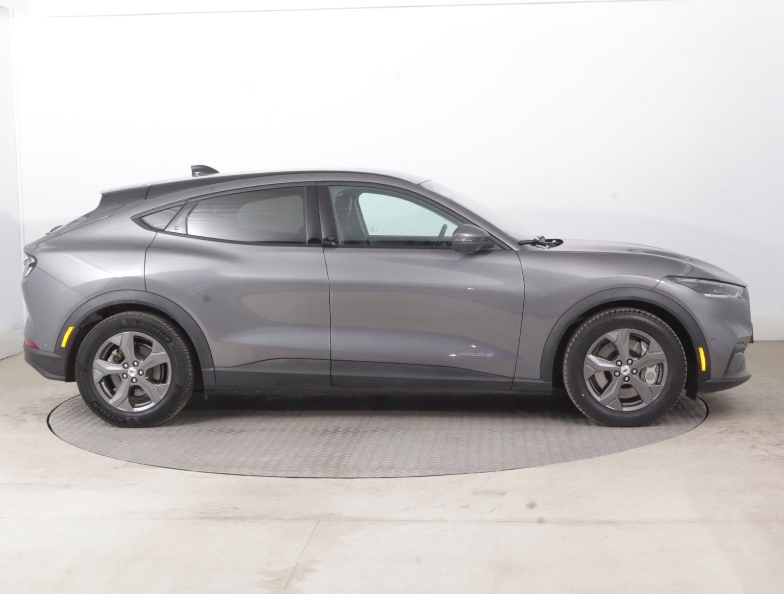 Ford Mustang Mach-E, Standard Range AWD, Automat - fotka 6