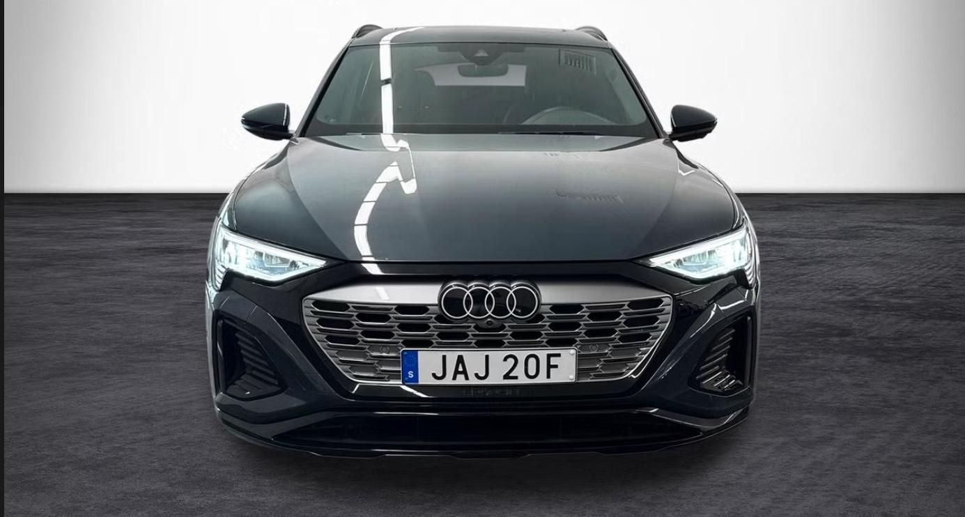 Audi Q8 e-tron, 55 Q 360k 4 zóny Pano Matrix - fotka 3