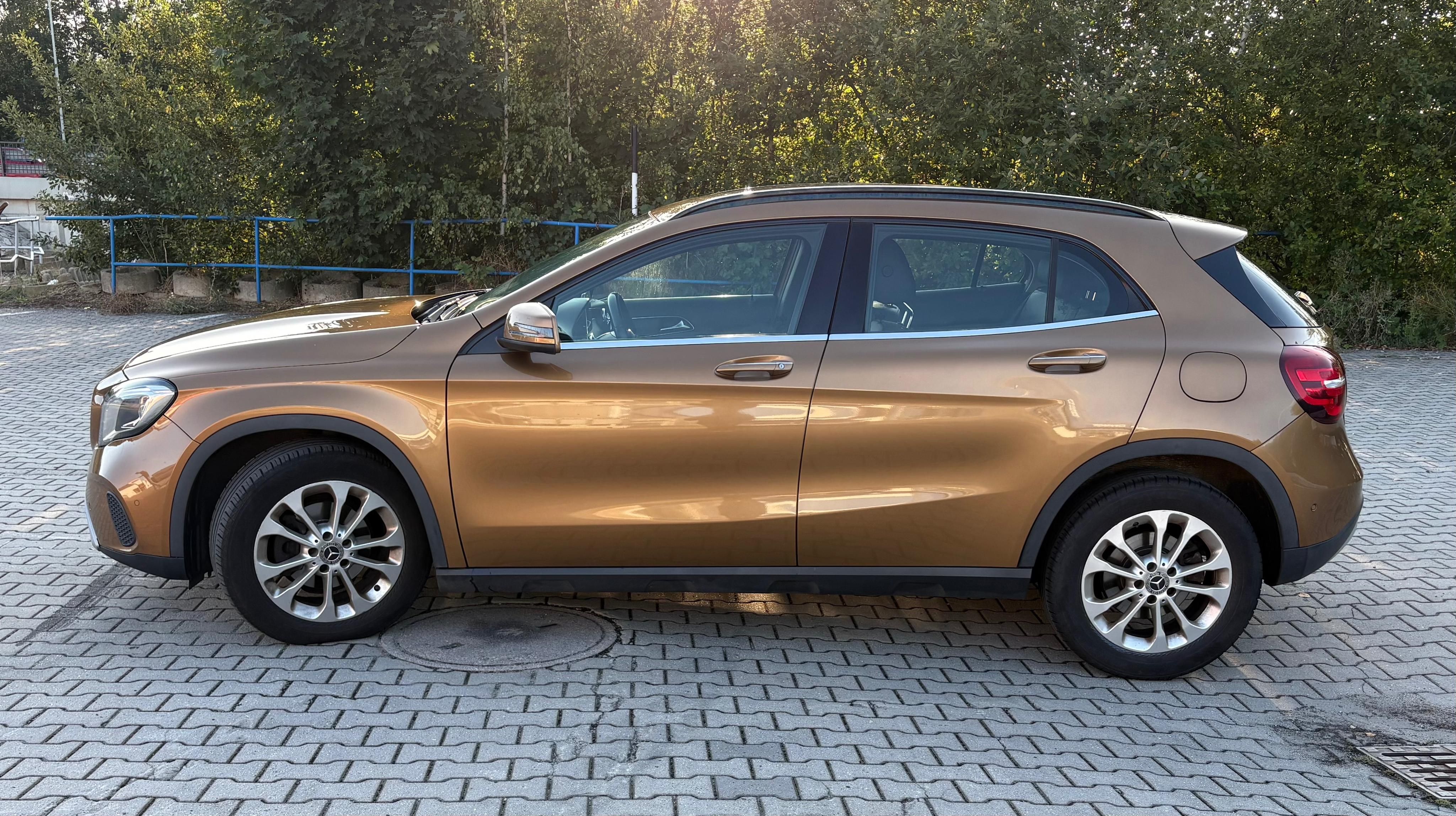 Mercedes-Benz GLA, 200 D 4 MATIC - fotka 5