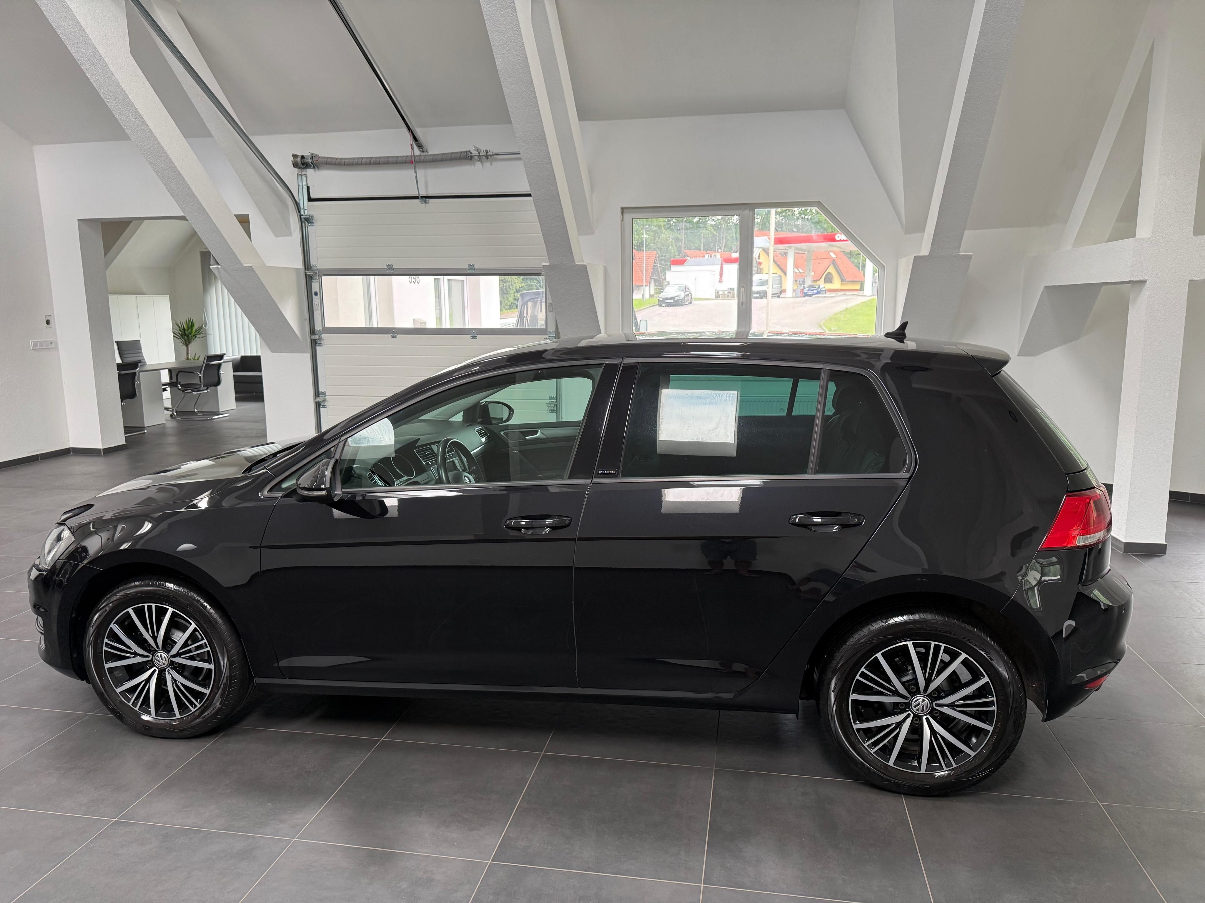 Volkswagen Golf, 1.6 TDI Allstar 2017 81 kW 154 - fotka 6