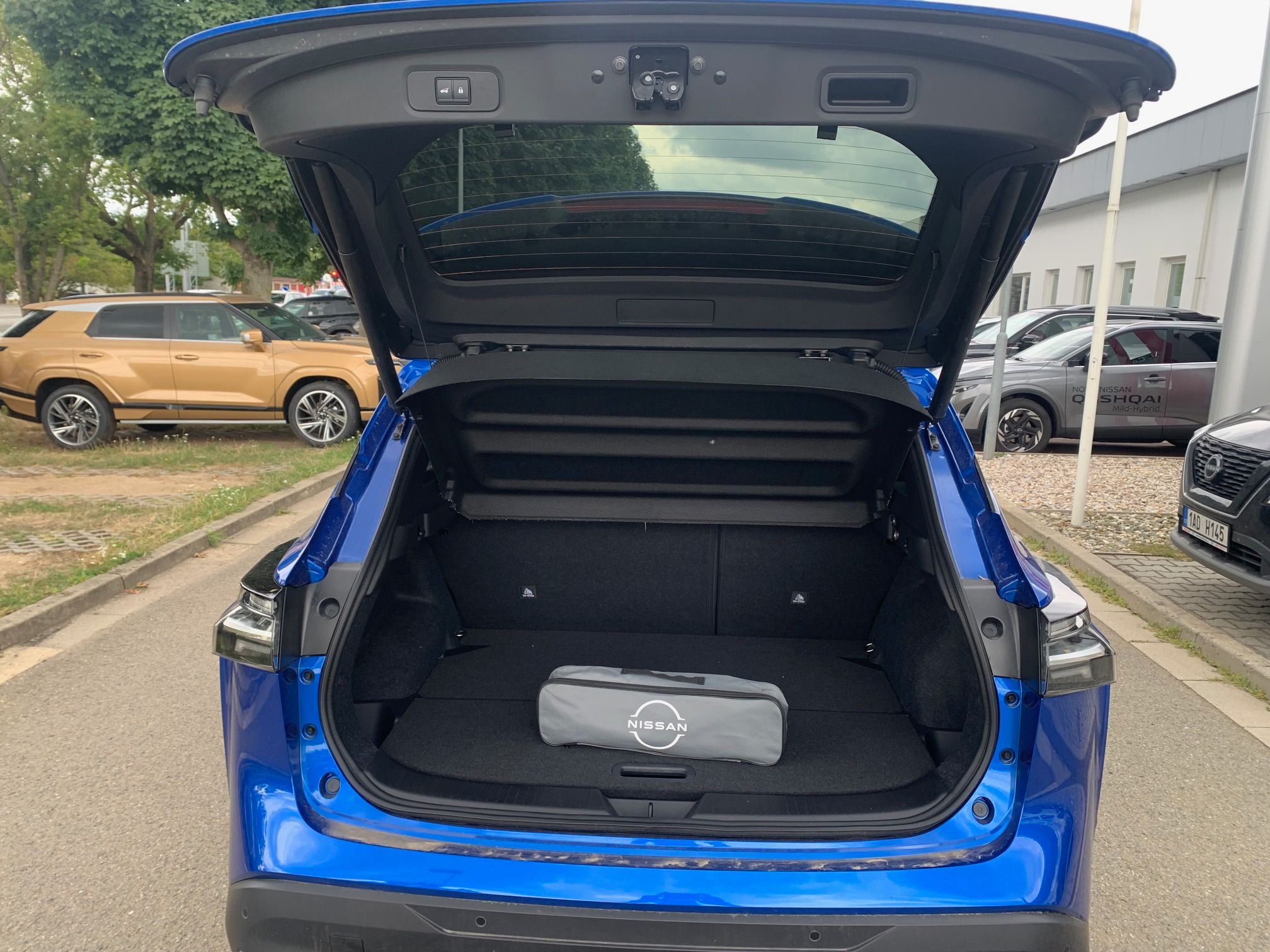 Nissan Qashqai, 1,3 DIG-T X-Tronic N-Connecta - fotka 6