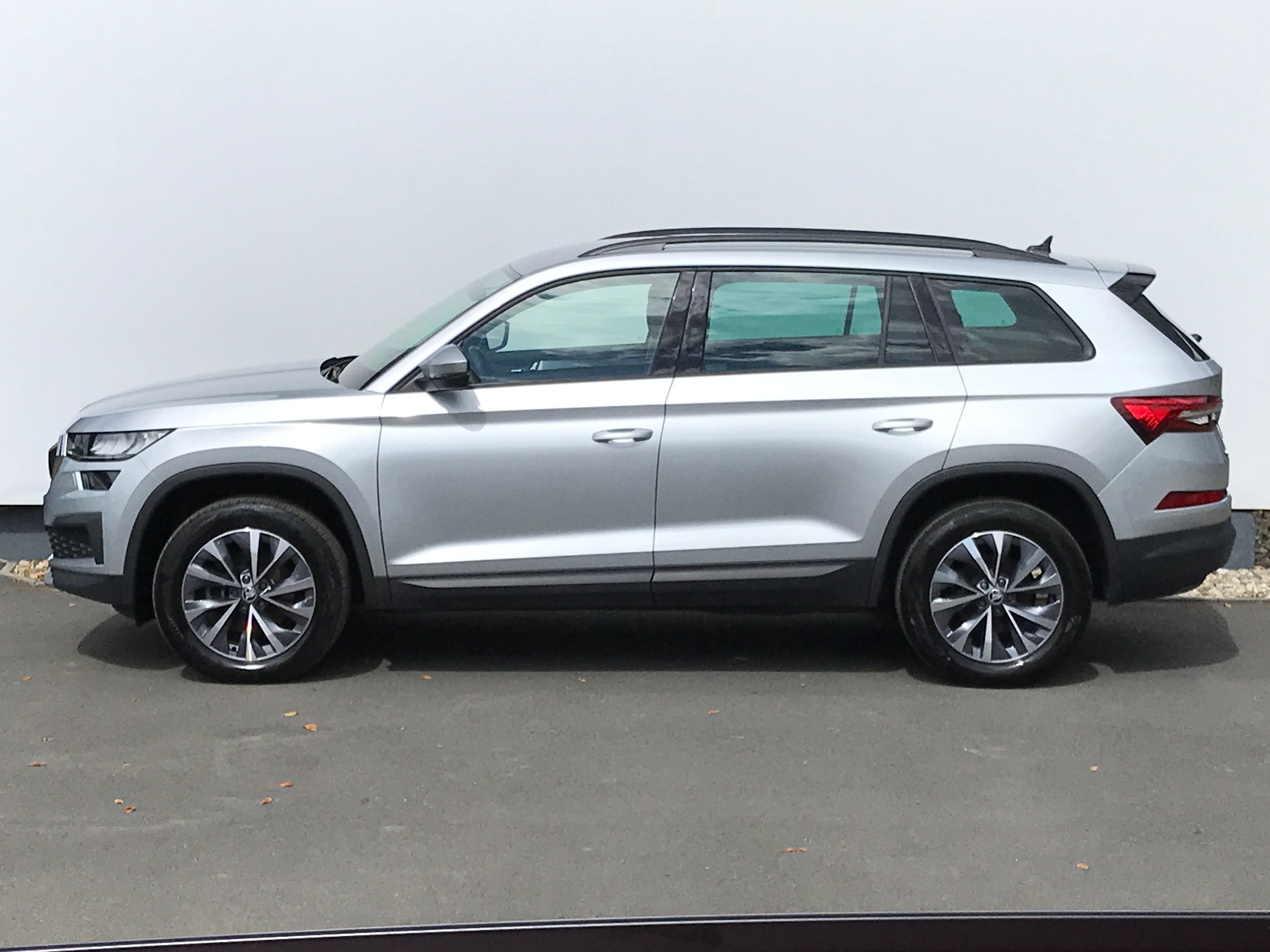 Škoda Kodiaq, 4x4 TDi 110kW 7°DSG Ambi+Tažné - fotka 3