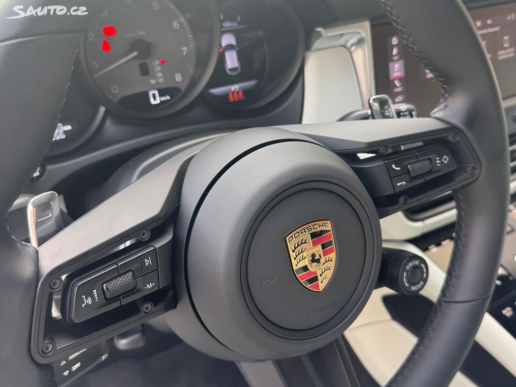 Porsche MACAN 2023 z Czech