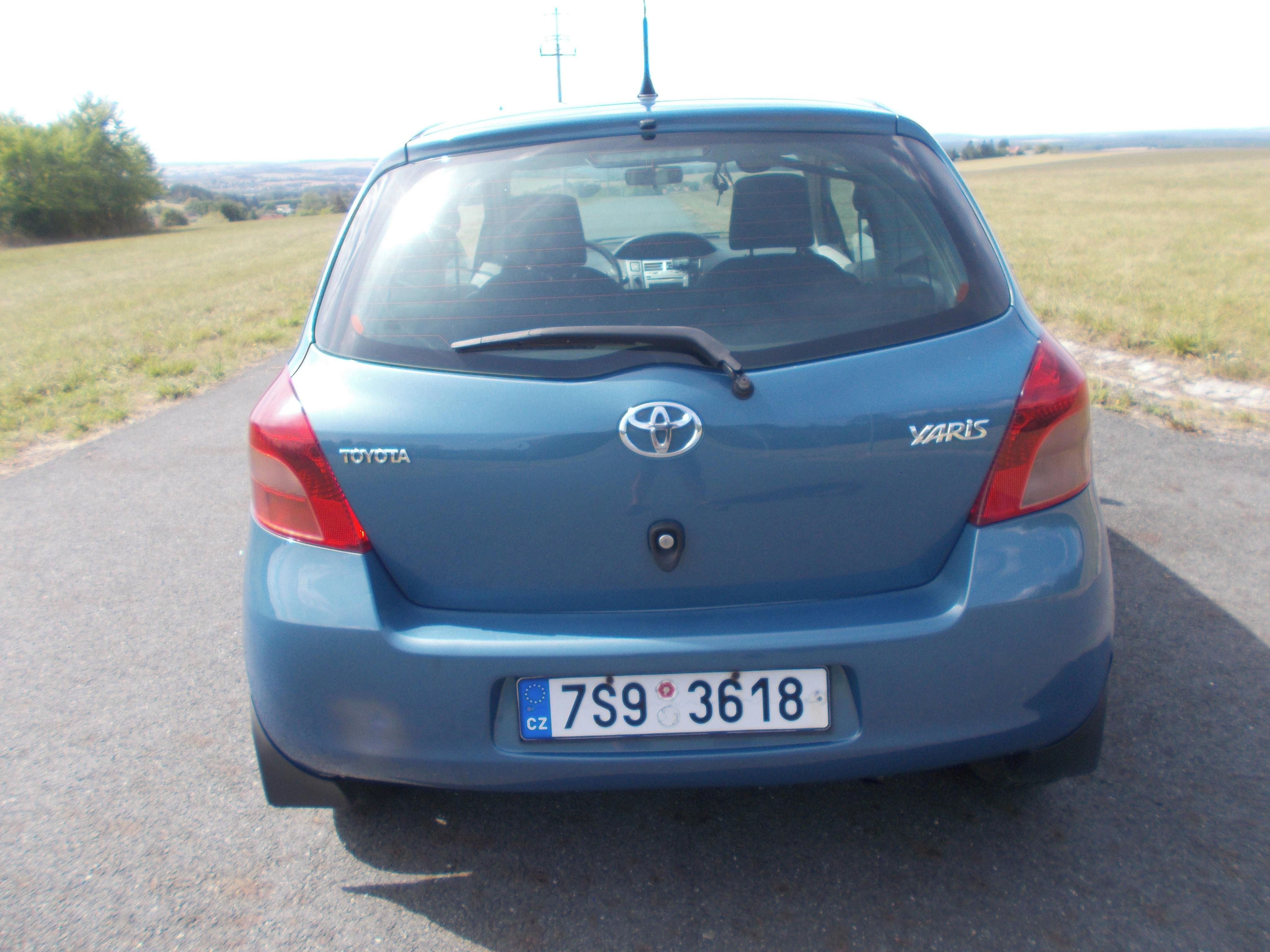 Toyota Yaris, 1,0 perf. stav,nízká spotřeba - fotka 4
