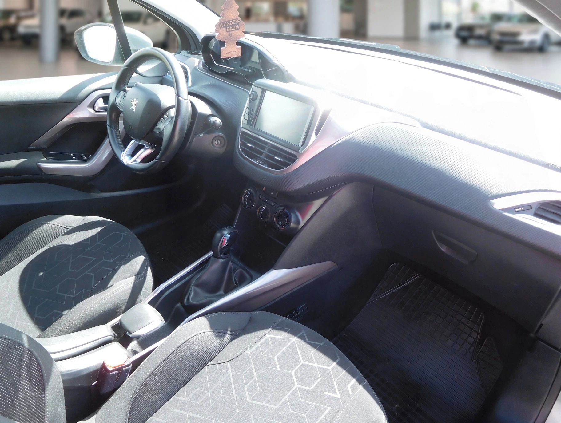 Peugeot 2008, Allure 1.6 HDi 68 kW, Klima - fotka 5
