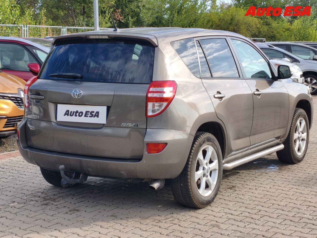 Toyota Rav4, 2.0i 4X4,ČR,AT,tažné - fotka 4