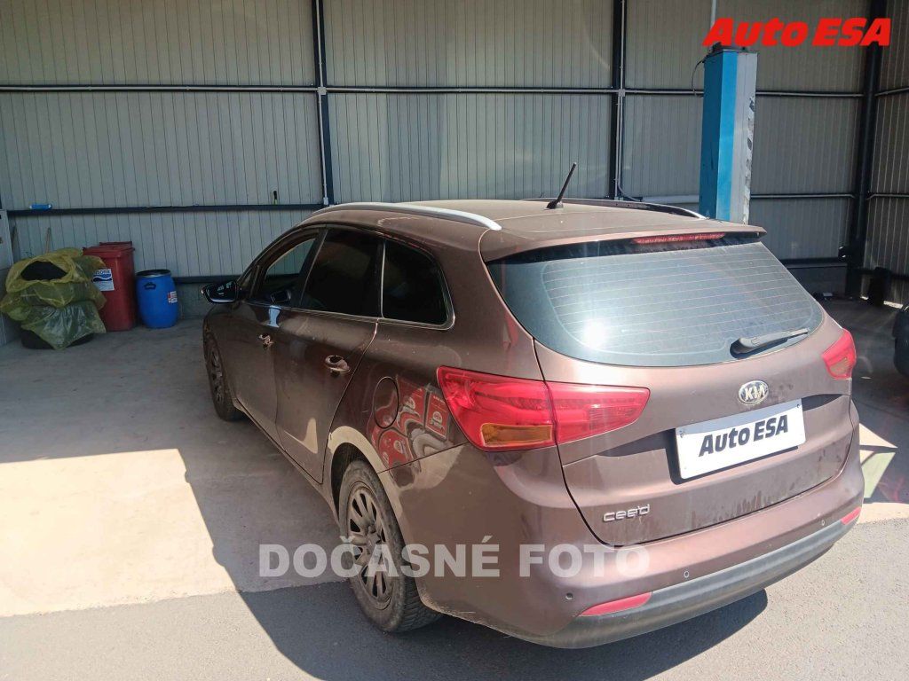 Kia Cee´d, 1.6 GDi,ČR - fotka 2