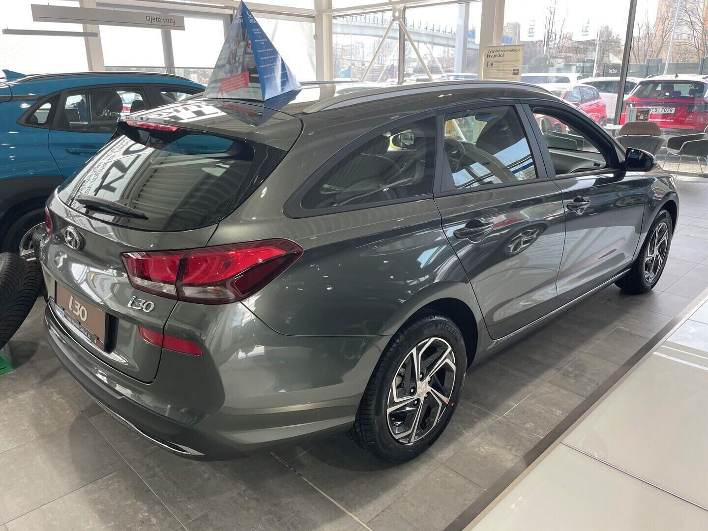 Hyundai i30, WG Family Comfort 1,0 T-GDI 88 - fotka 3