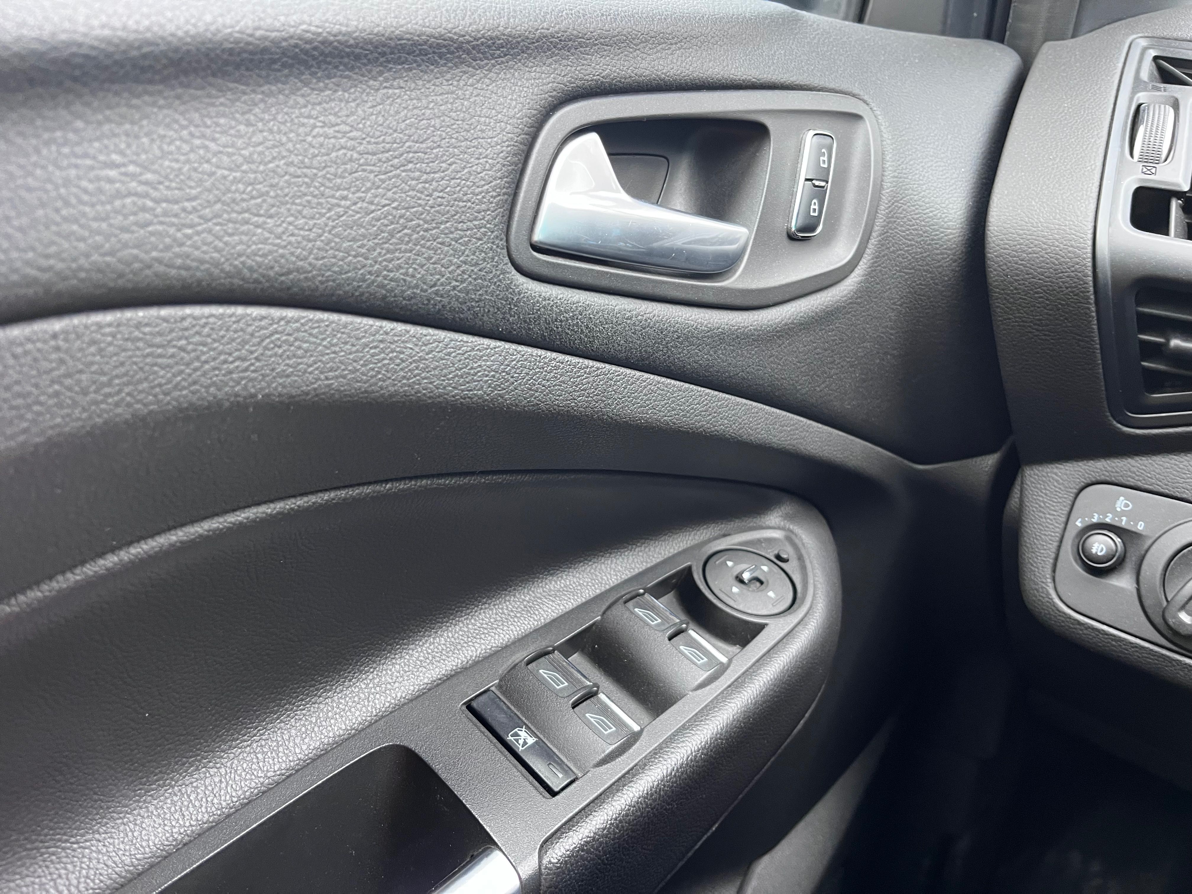 Ford Kuga, Benzin nový motor původ Čr - fotka 5