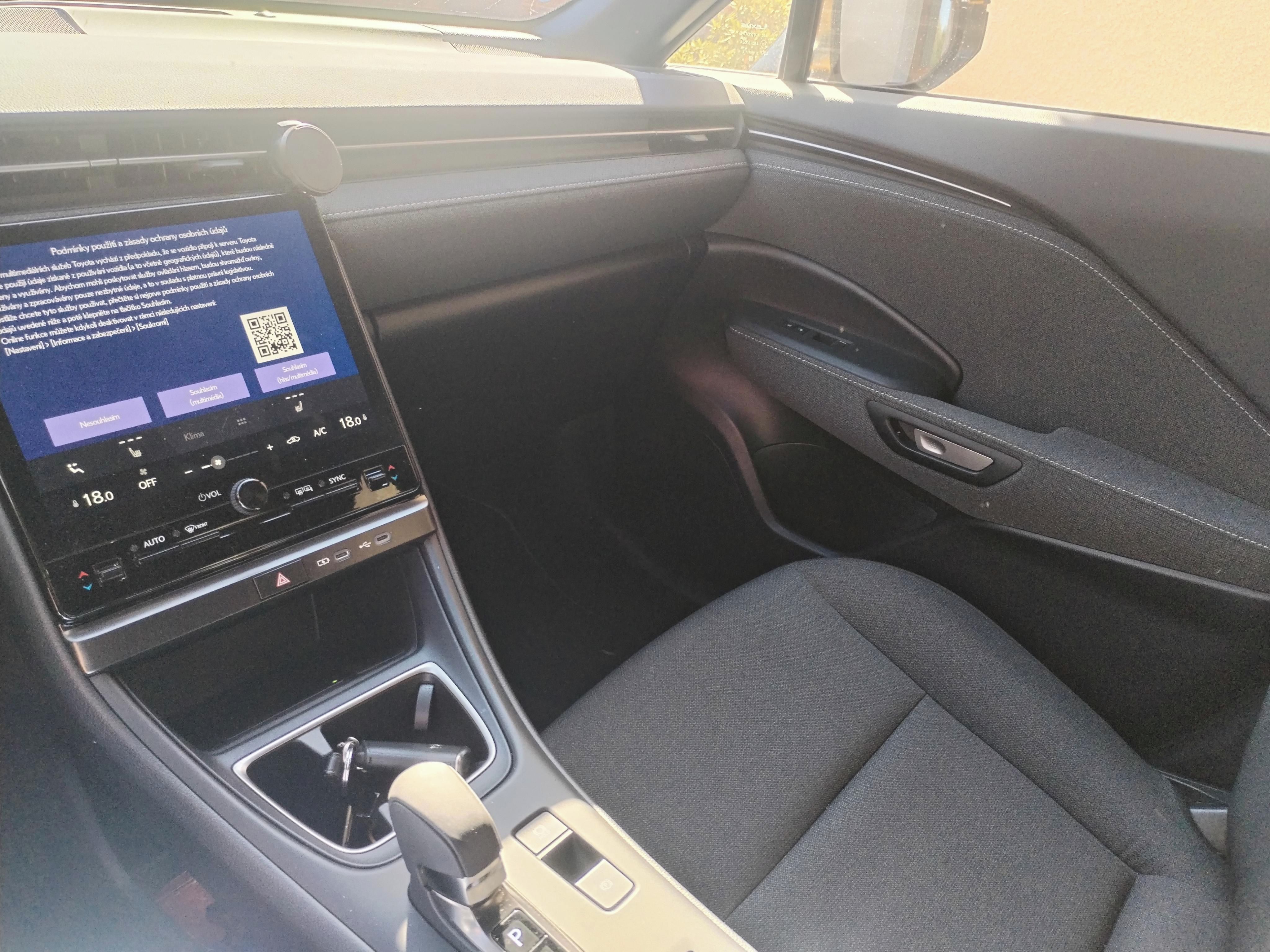 Lexus LBX, Servisováno - fotka 6