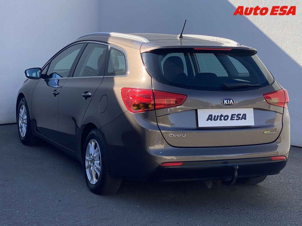 Kia Cee´d, 1.6 GDi - fotka 6