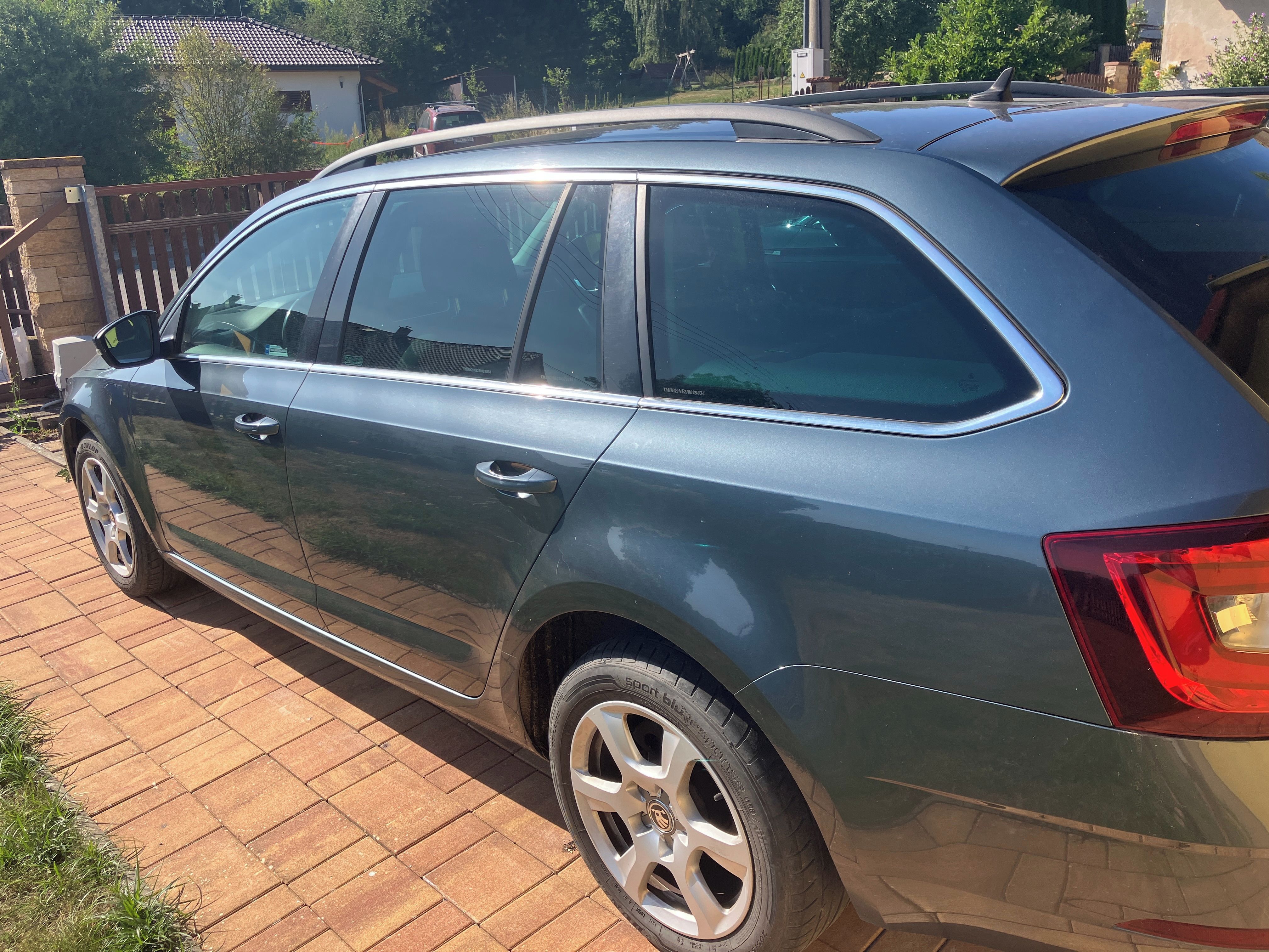 Škoda Octavia, combi 1,6 tdi DSG style - fotka 5