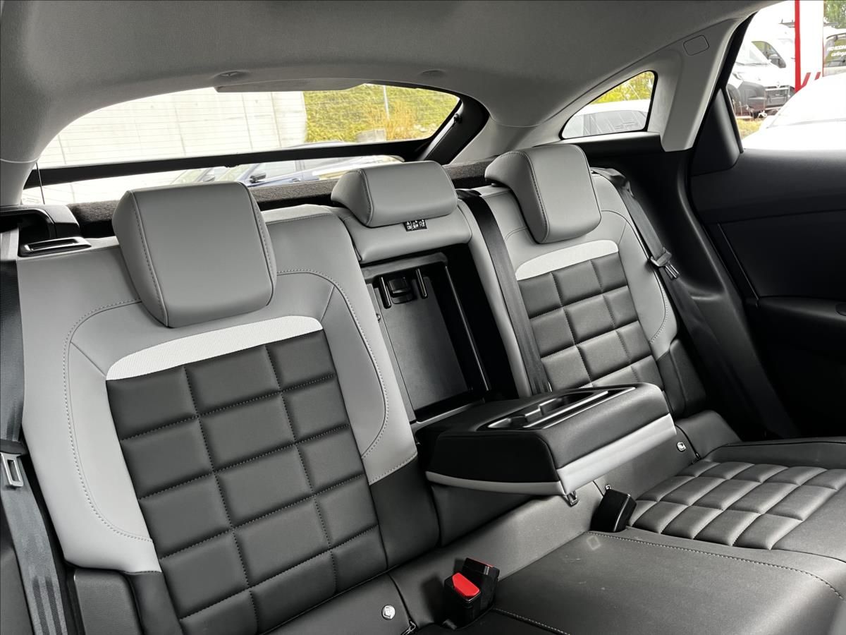 Citroën C4, 1,2   MAX EAT8 - fotka 5