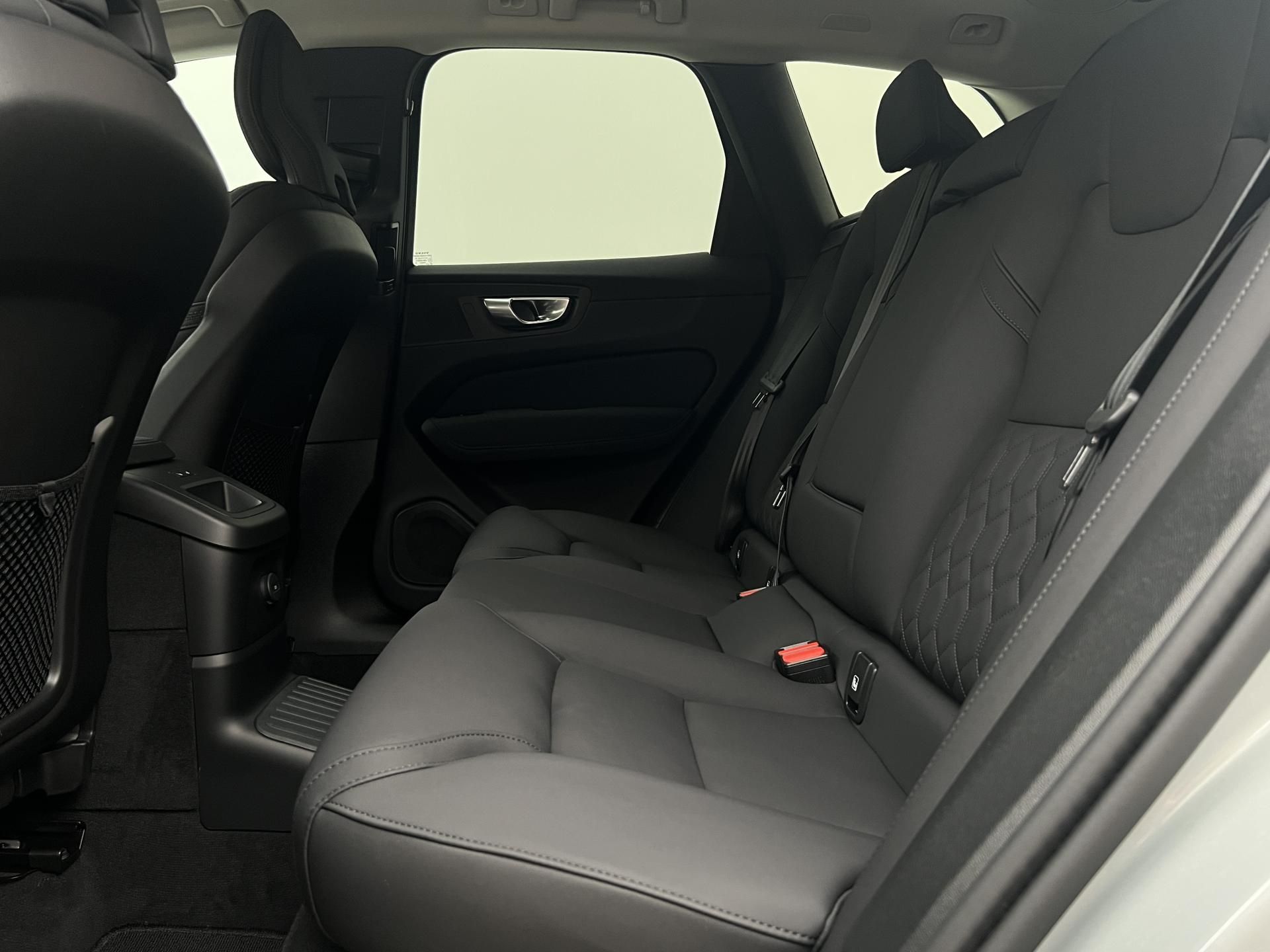 Volvo XC60, T6 AWD DARK PLUS AUT - fotka 6