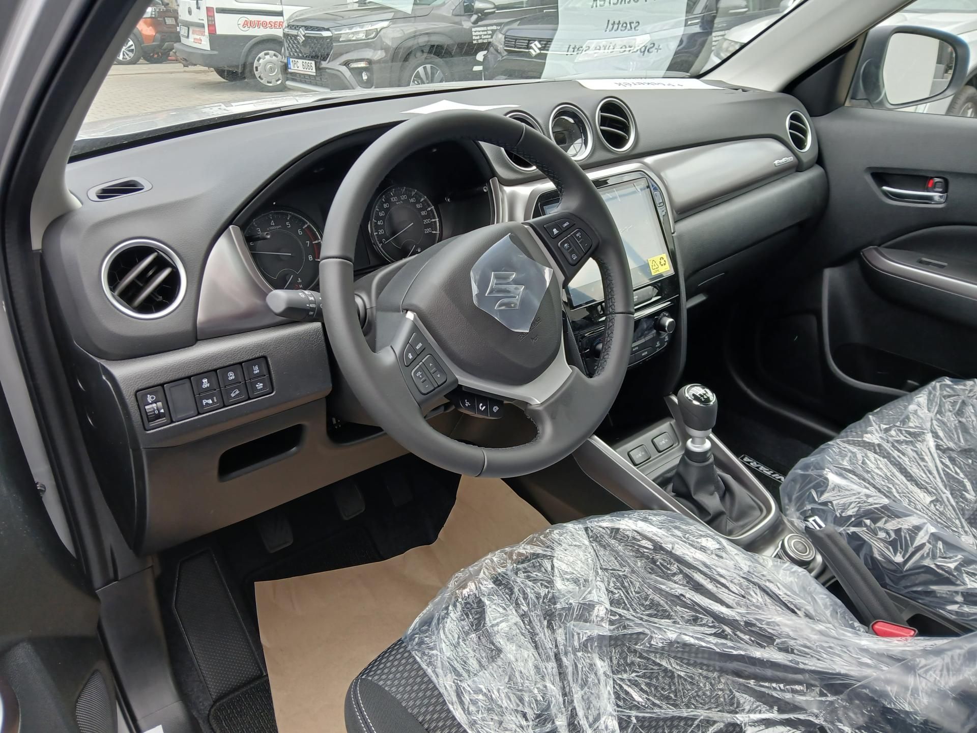 Suzuki Vitara, 1,4 Premium 4x4 hybrid - fotka 5
