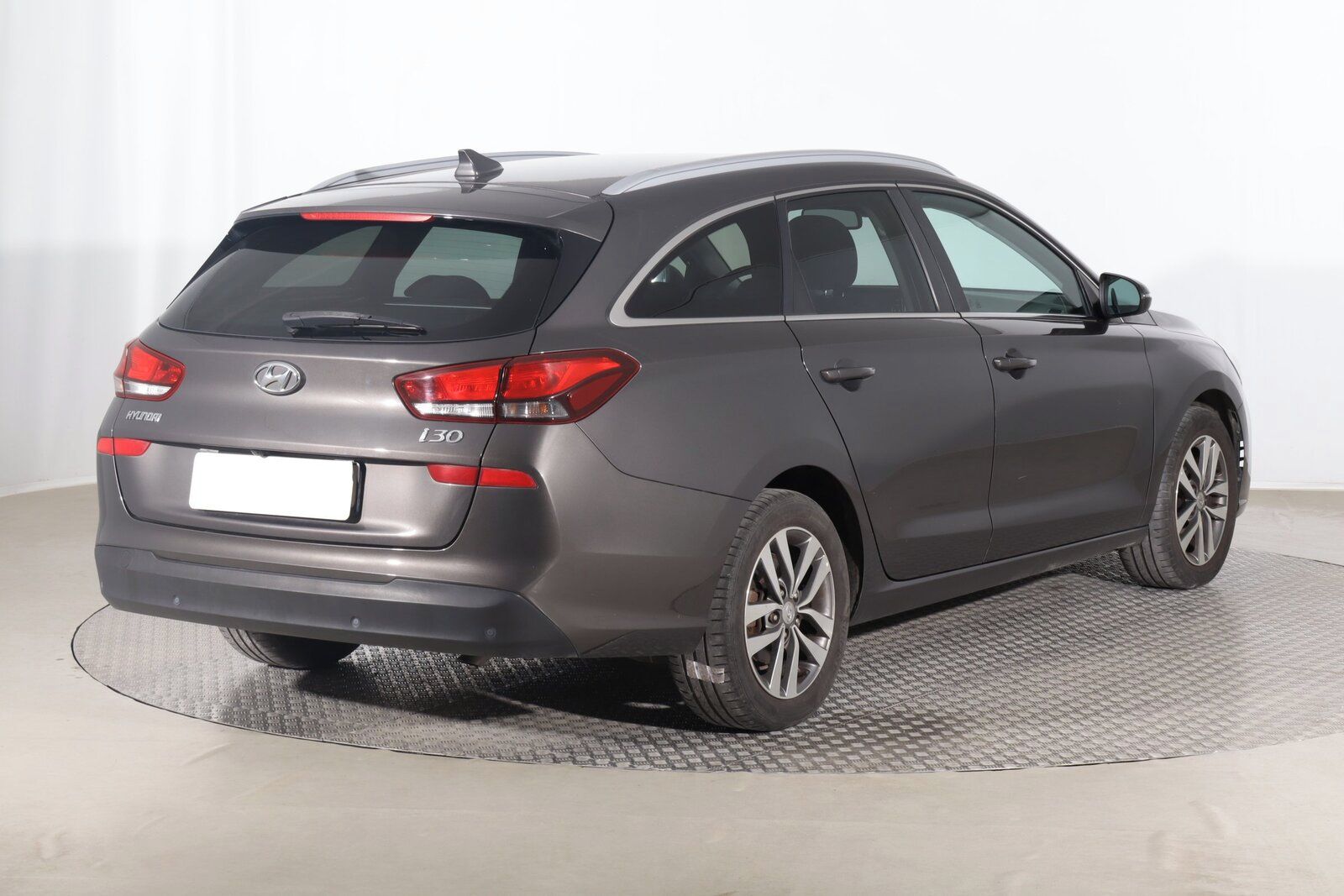 Hyundai i30, 1.4 T-GDI, Family, Serv.kniha - fotka 5