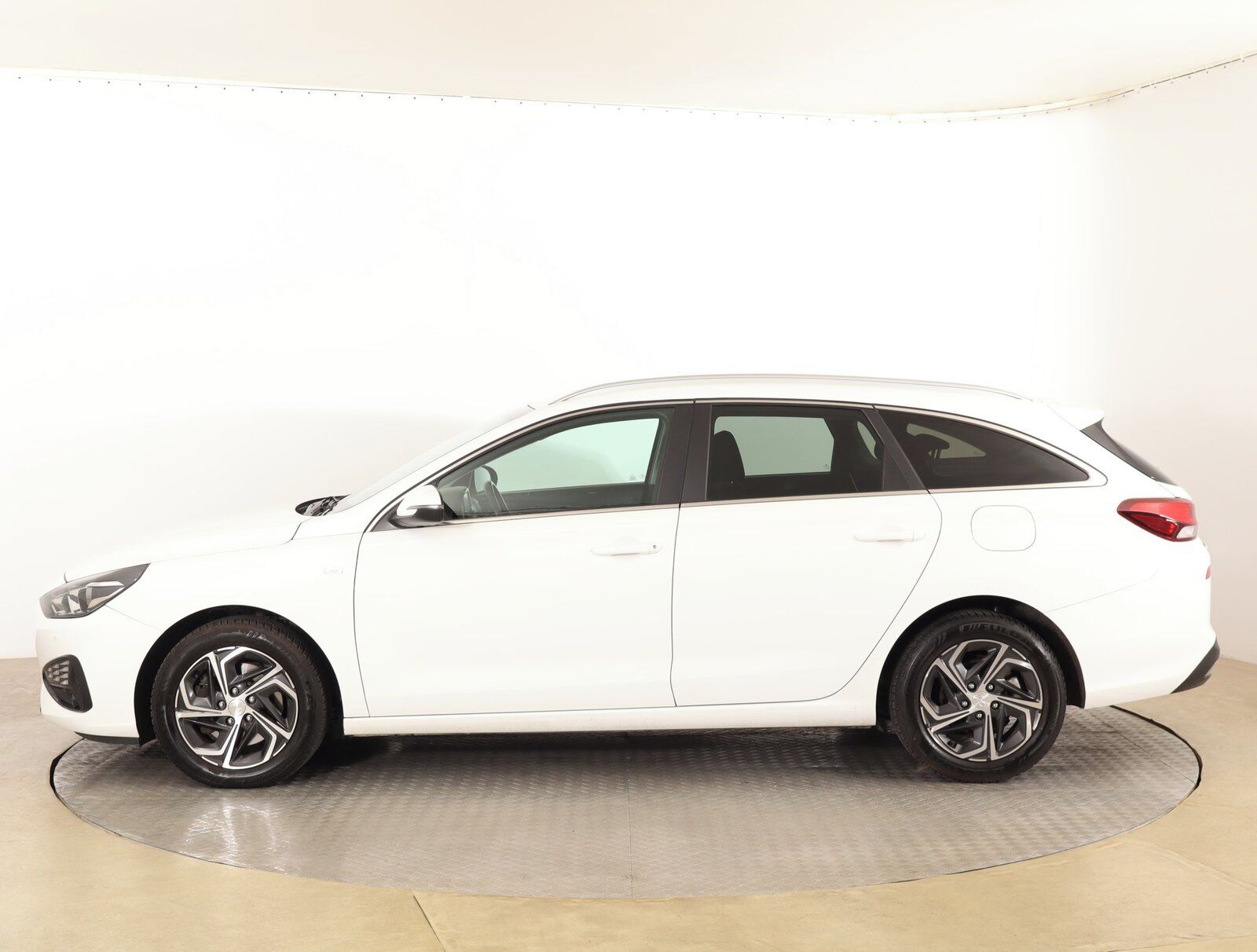 Hyundai i30, 1.5 T-GDI MHEV, Family Comfort - fotka 3