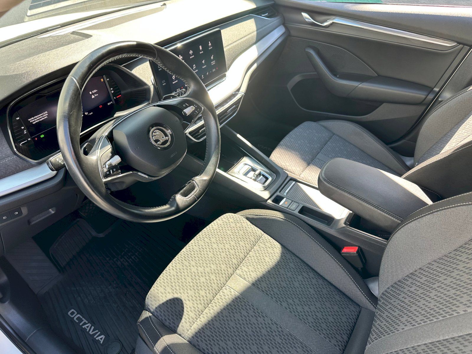 Škoda Octavia, 2.0 TDI 110kW DSG Style Combi - fotka 6