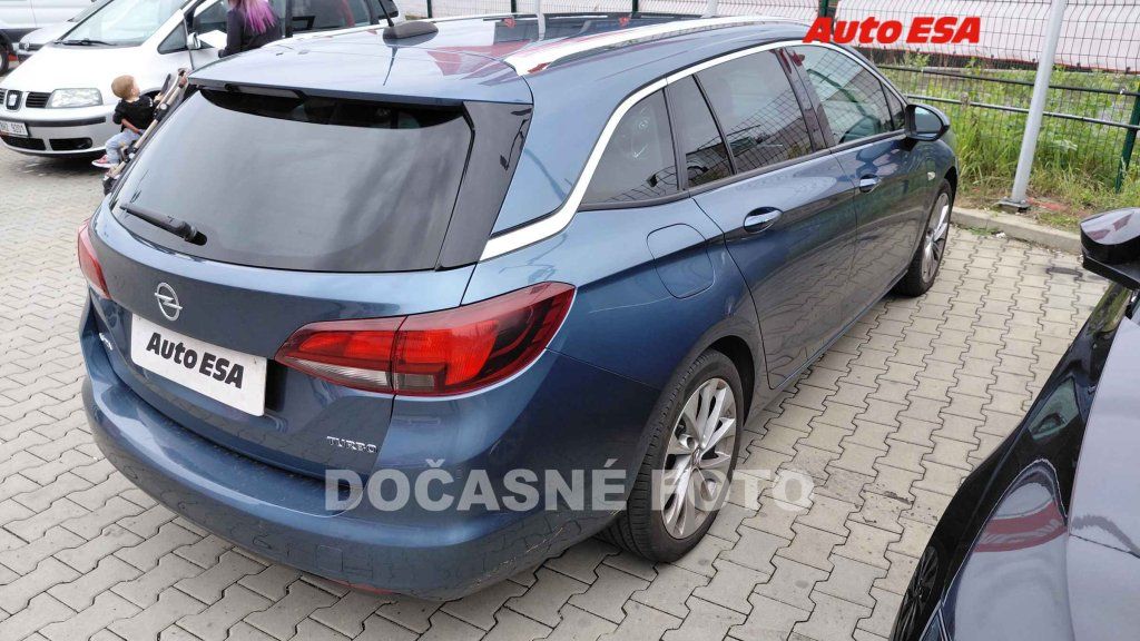 Opel Astra, 1.4 T,ČR - fotka 2