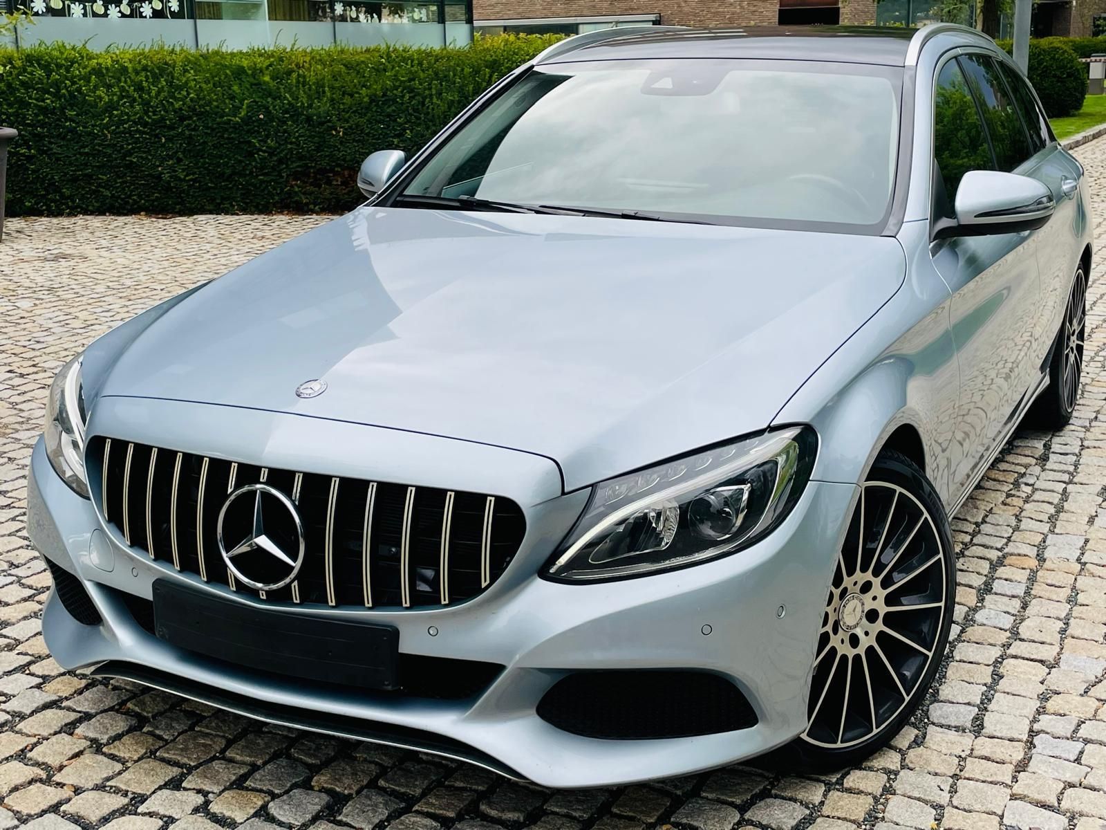 Mercedes-Benz Třídy C, 220D MANUÁL VÝHŘEV SENZORY LED