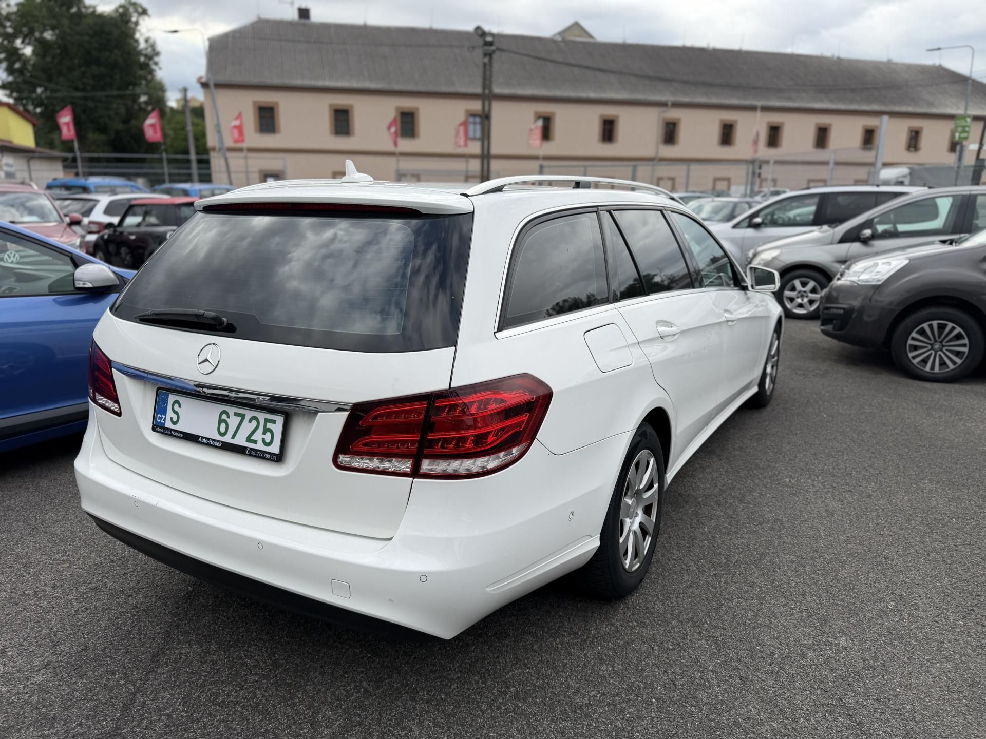 Mercedes-Benz Třídy E, 220 CDI - fotka 3