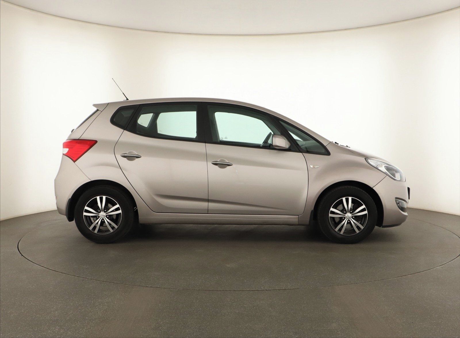 Hyundai ix20, 1.4 CRDi, Serv.kniha - fotka 6