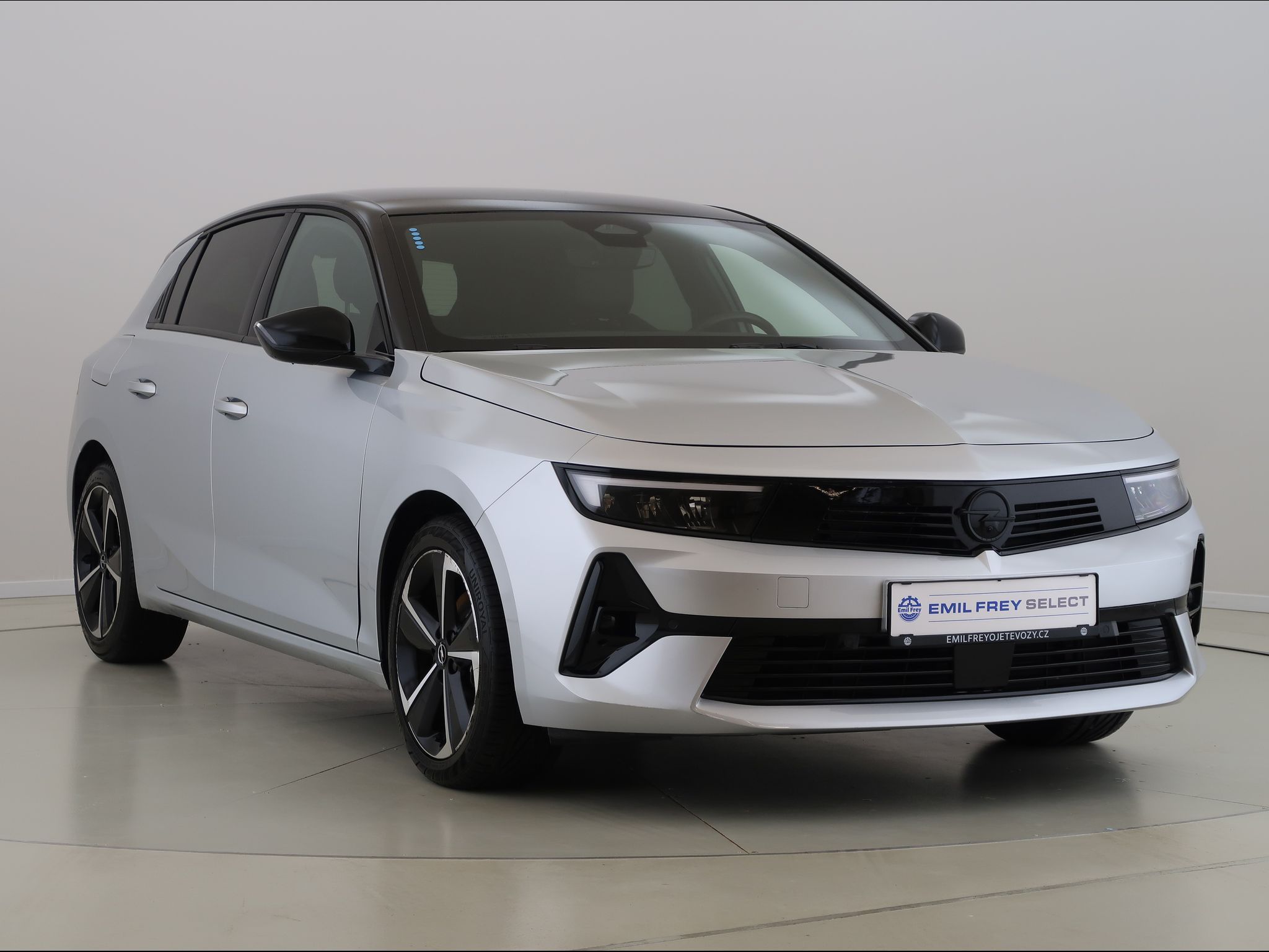 Opel Astra, 1.2,96KW,GS,Automat,ST - fotka 3