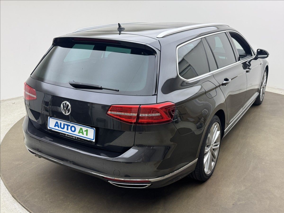 Volkswagen Passat, 2,0 R-LINE DSG 4X4 VC DCC PANO - fotka 4