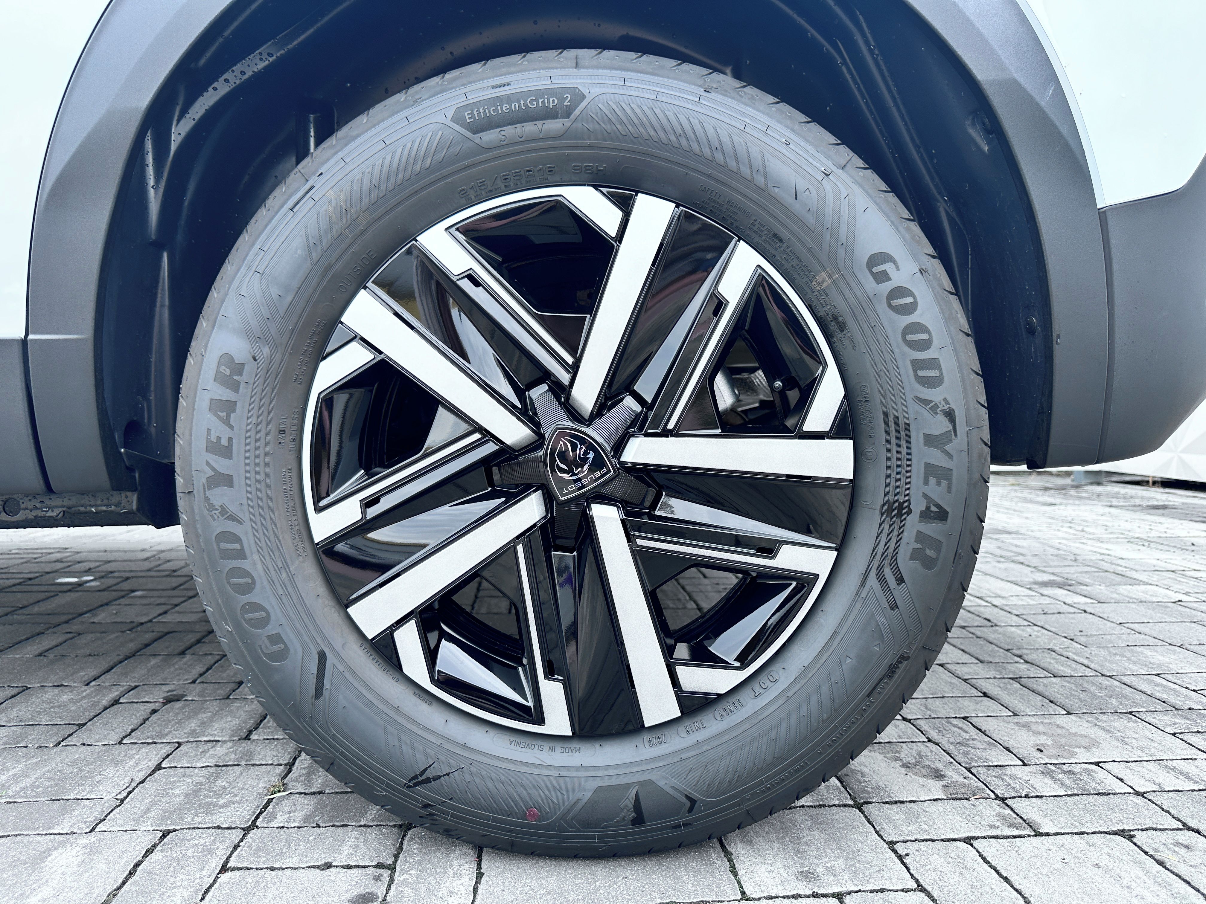 Peugeot 2008, STYLE Hybrid 145 e-DCS6 - fotka 3