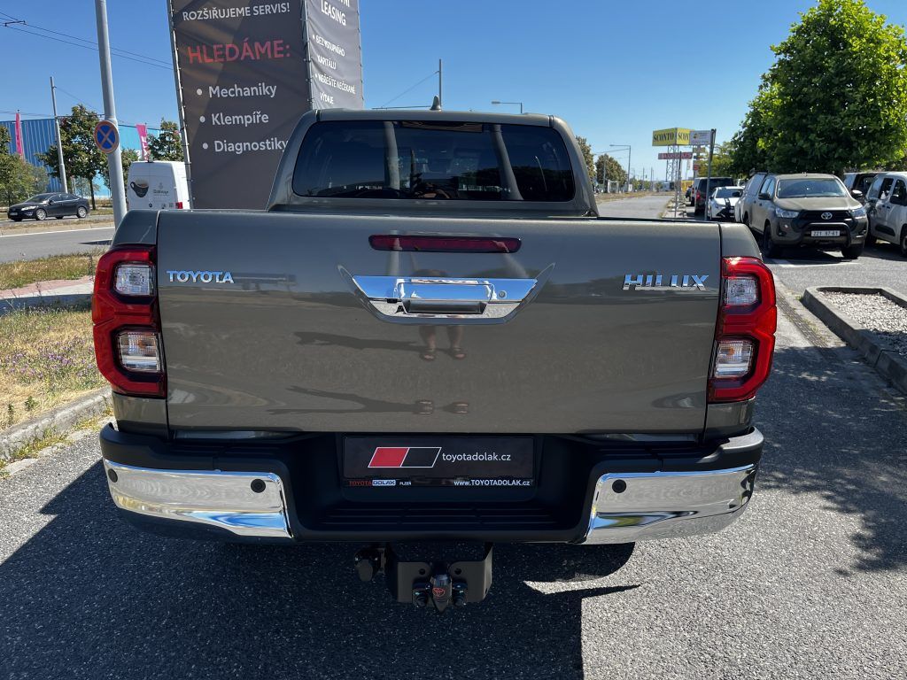 Toyota Hilux, 2.8D 4x4 6AT Executive - fotka 5