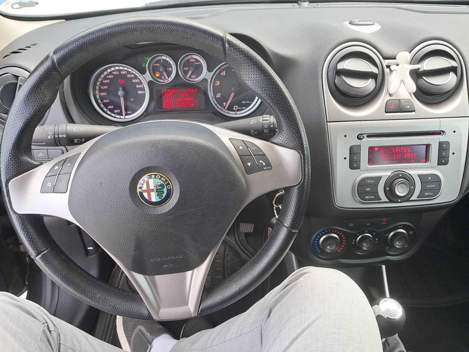 Alfa Romeo MiTo, 1.4 MultiAir, Klima, El. okna - fotka 3