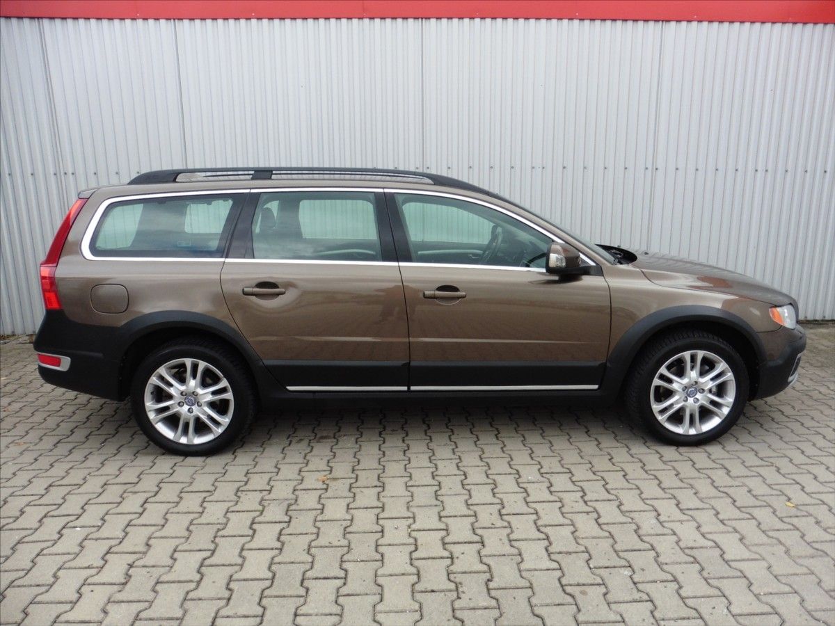 Volvo XC70, 2,4 2,4D Summum AWD, Navi... - fotka 6