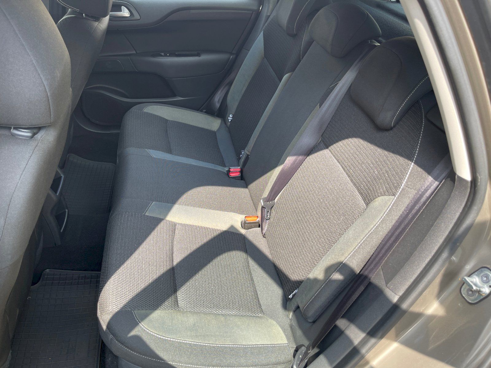 Citroën C4, 1.2 PureTech / 81 kW Feel - fotka 6
