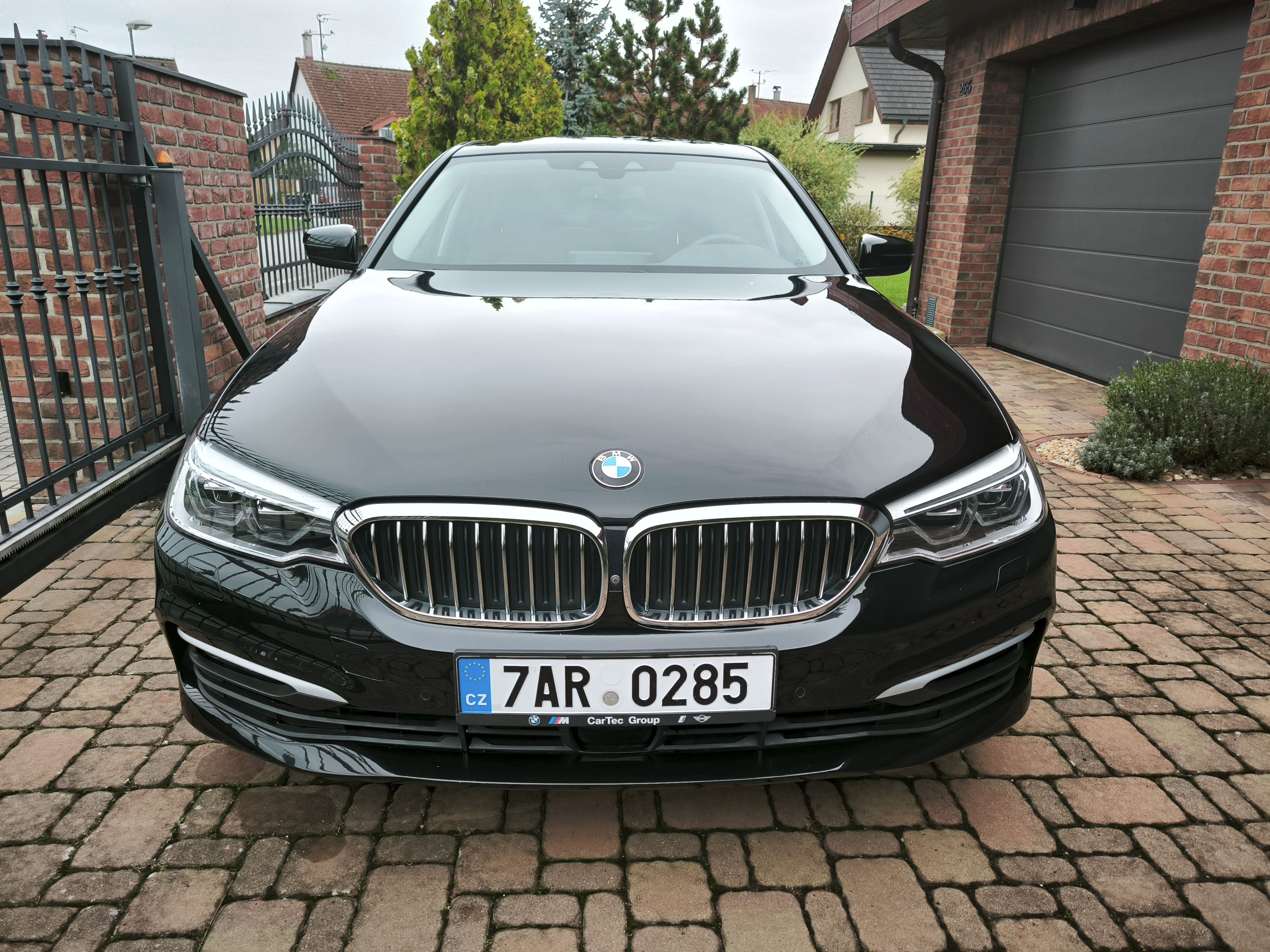 BMW Řada 5, 530d xDrive 360°, Soft Close - fotka 2