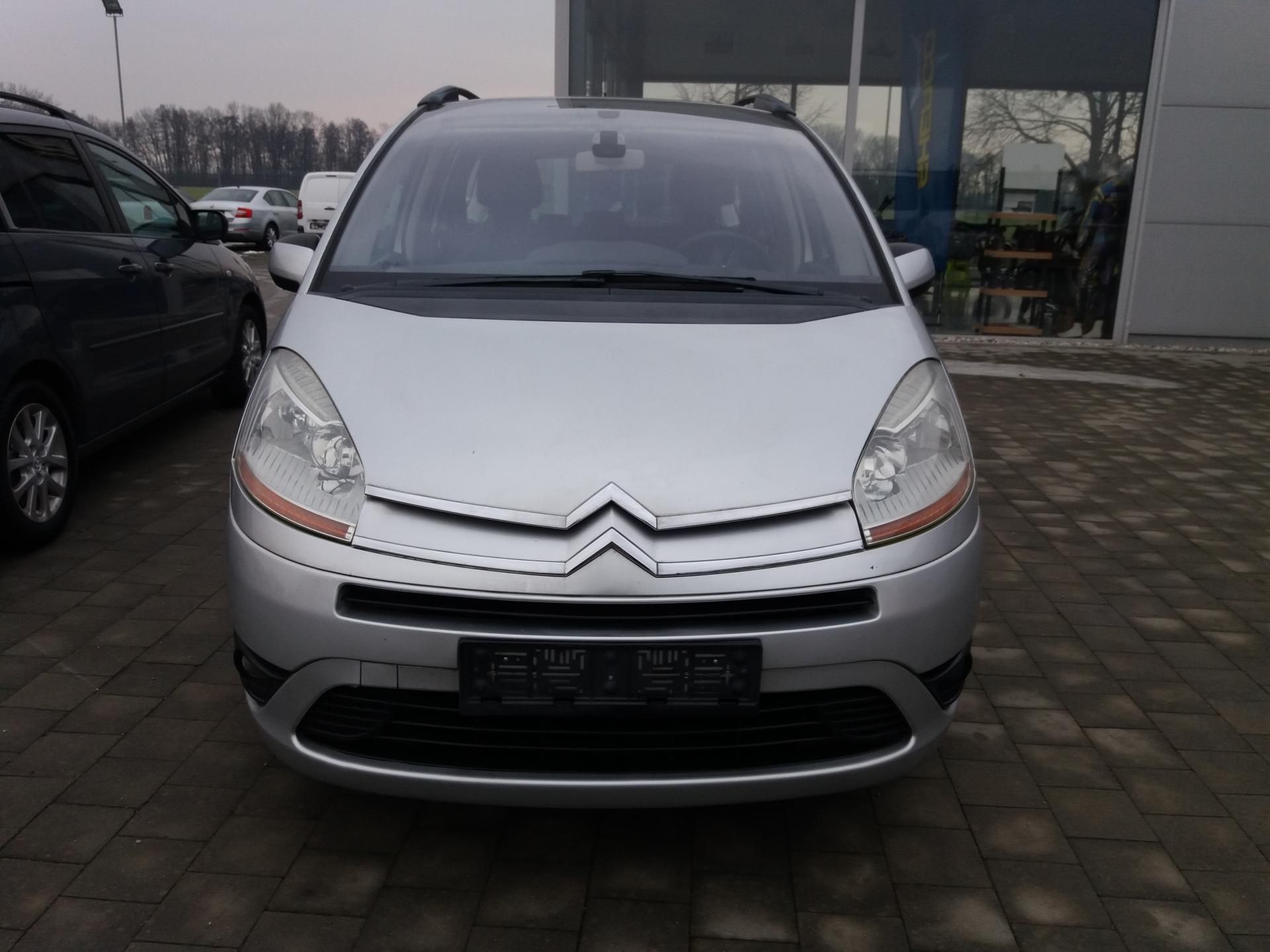 Citroën Grand C4 Picasso, 1.6 16V,7.MÍST,SERV.KNÍŽKA!! - fotka 2