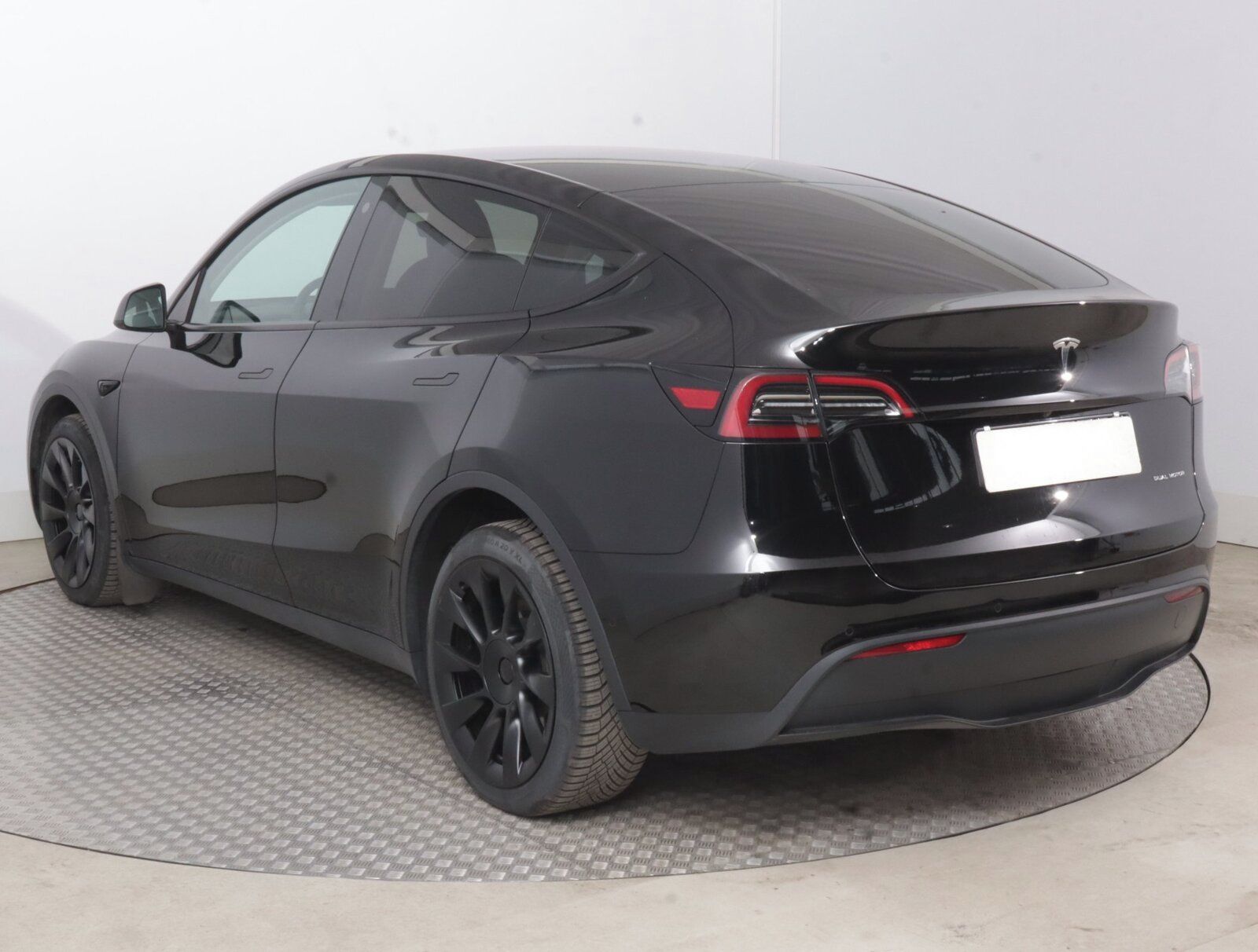 Tesla Model Y, Long Range AWD 75kWh, SoH 93% - fotka 4