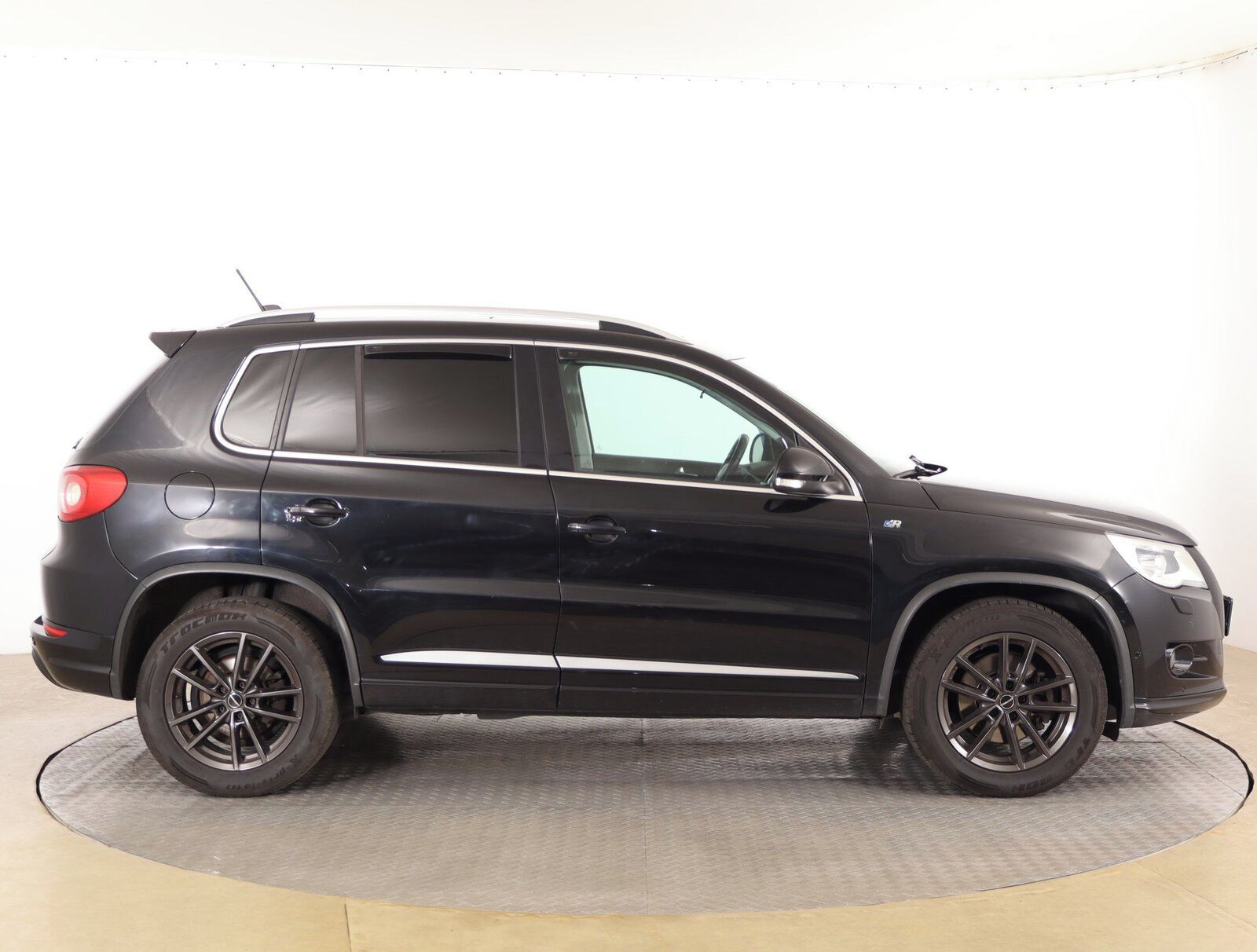Volkswagen Tiguan, 2.0 TSI, R-Line, 4X4, Automat - fotka 6