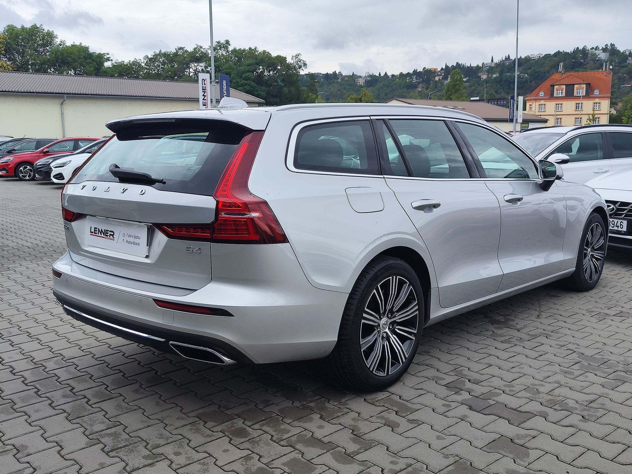 Volvo V60, B4 2.0/145kW Inscription AT - fotka 5