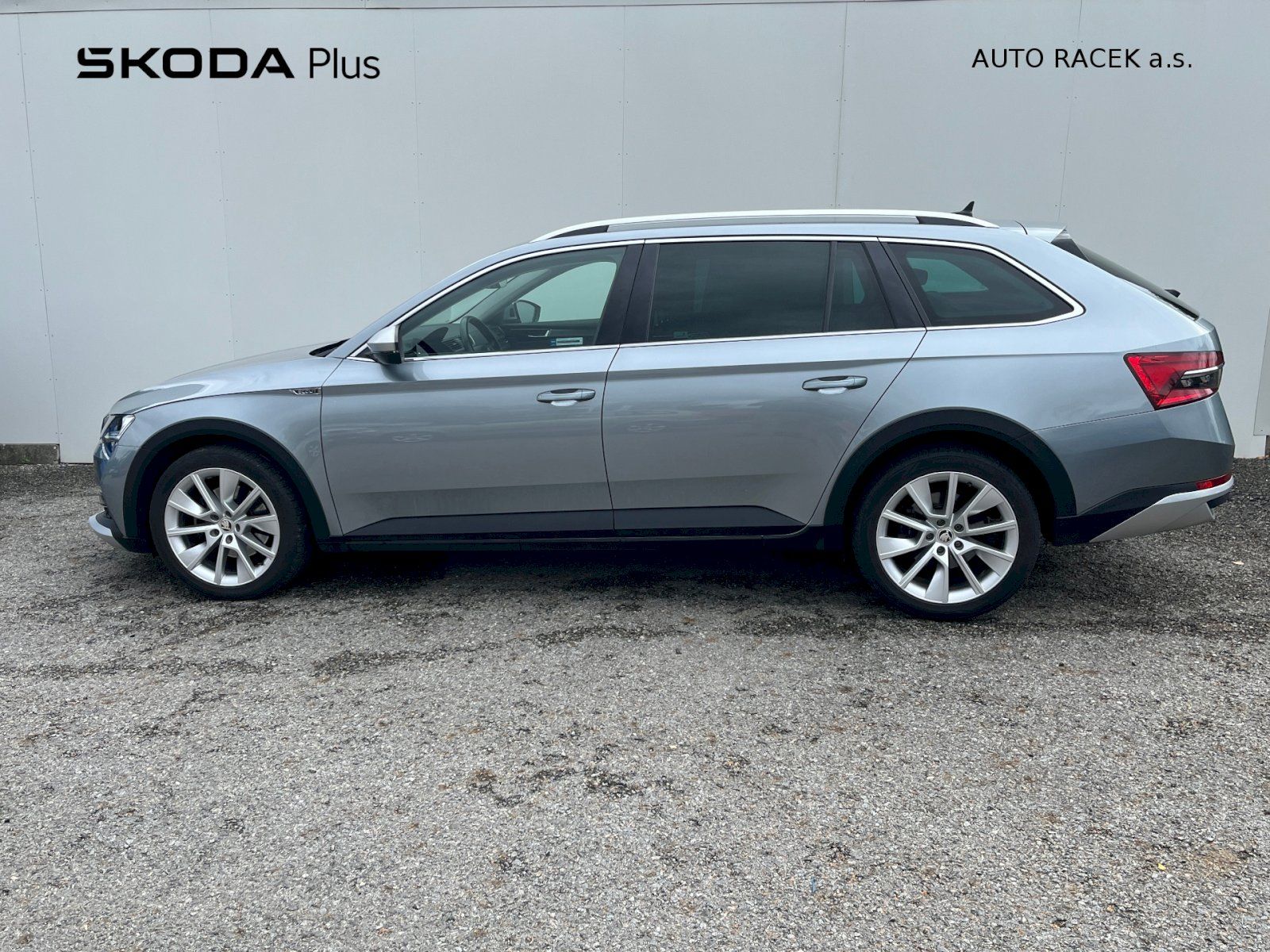 Škoda Superb, 2.0 TDI 140kW Scout Combi 4x4 - fotka 3