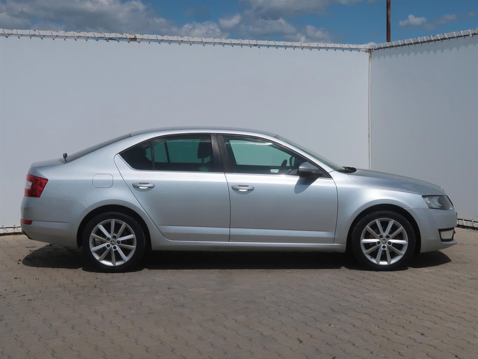 Škoda Octavia, 1.6 TDI, Elegance, Serv.kniha - fotka 6