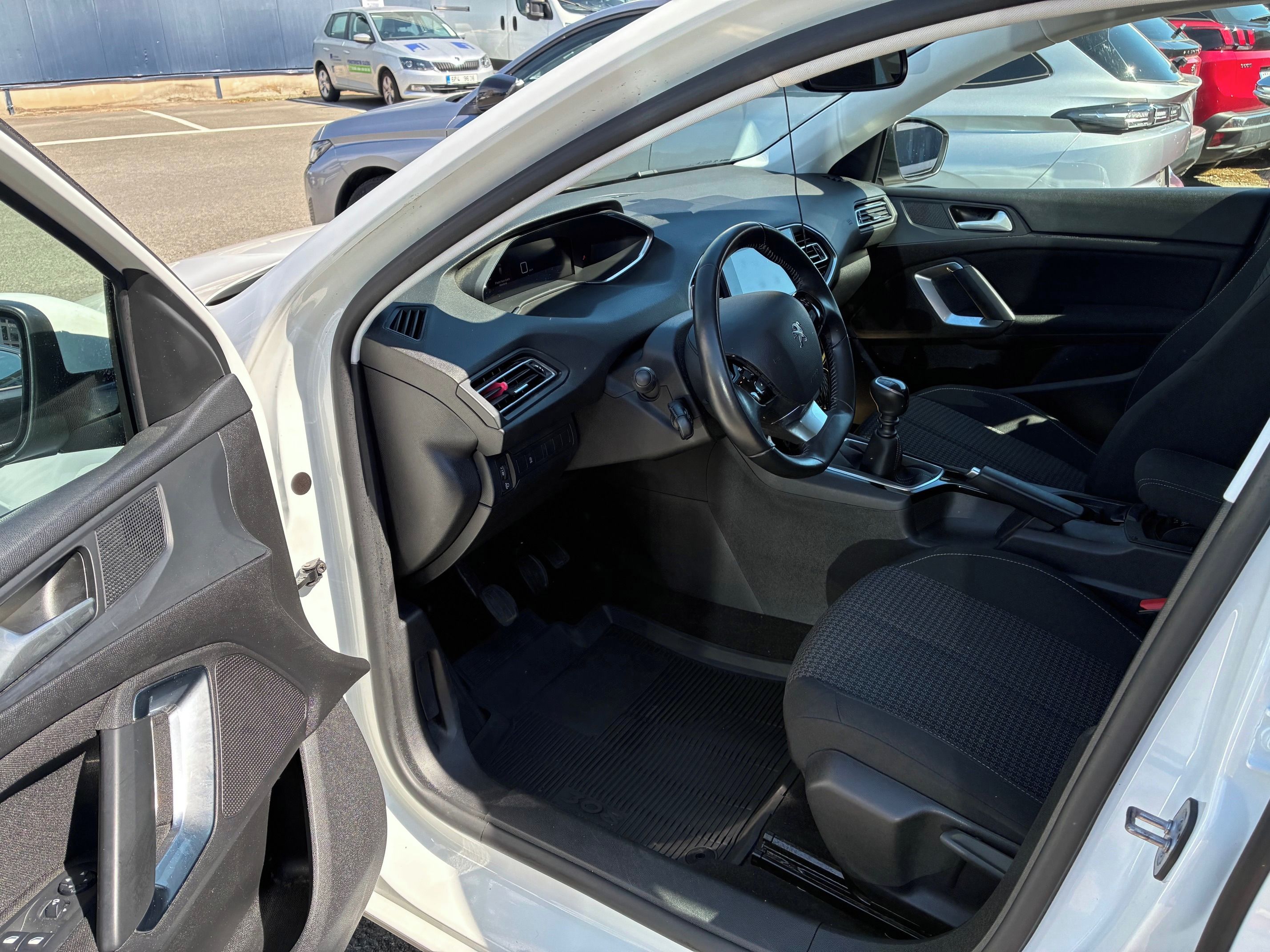Peugeot 308, Active 1,2 PureTech110k-záruka - fotka 5