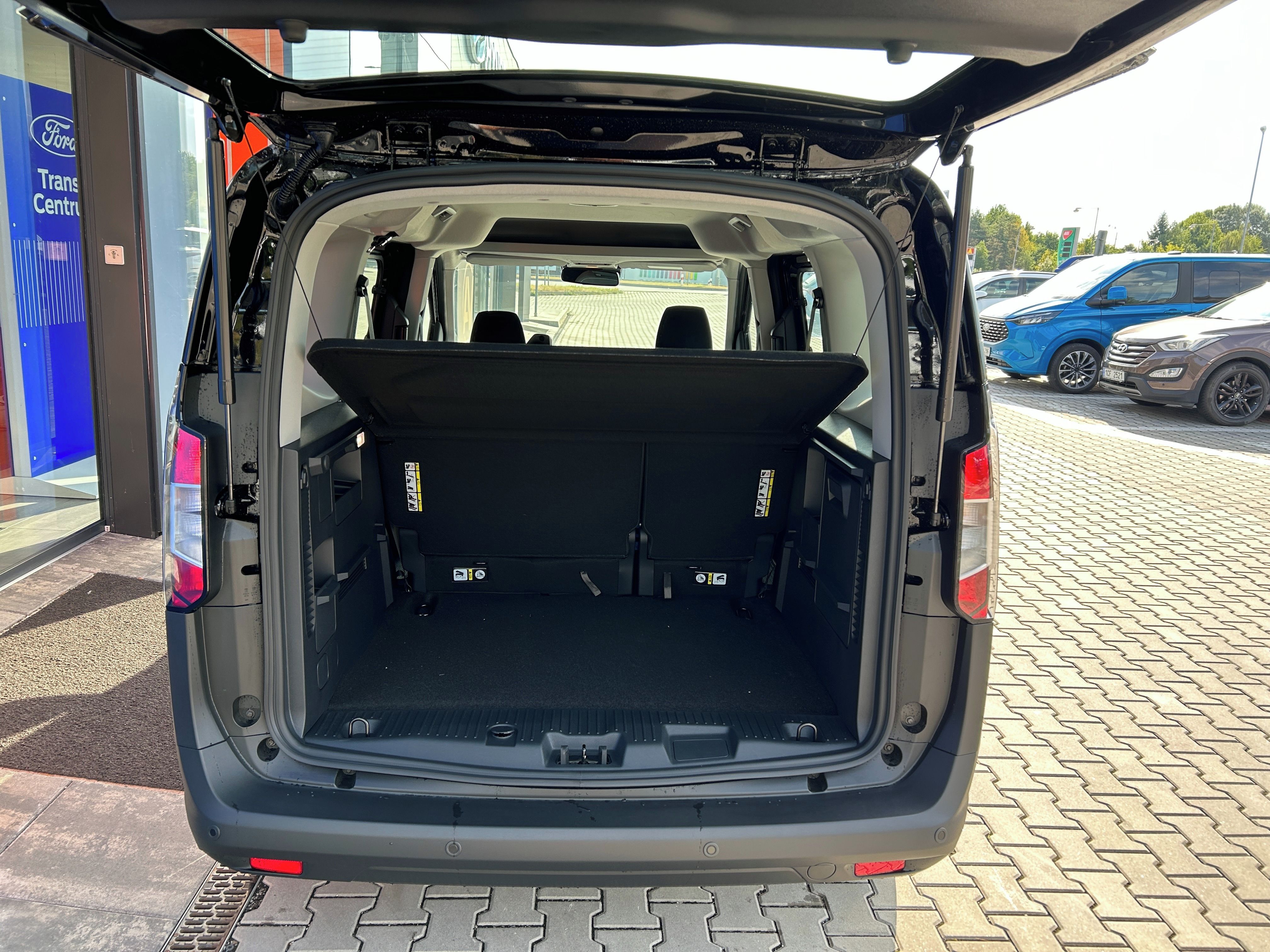 Ford Tourneo Courier, 1.0 EcoBoost 92 kW Trend L1 - fotka 6