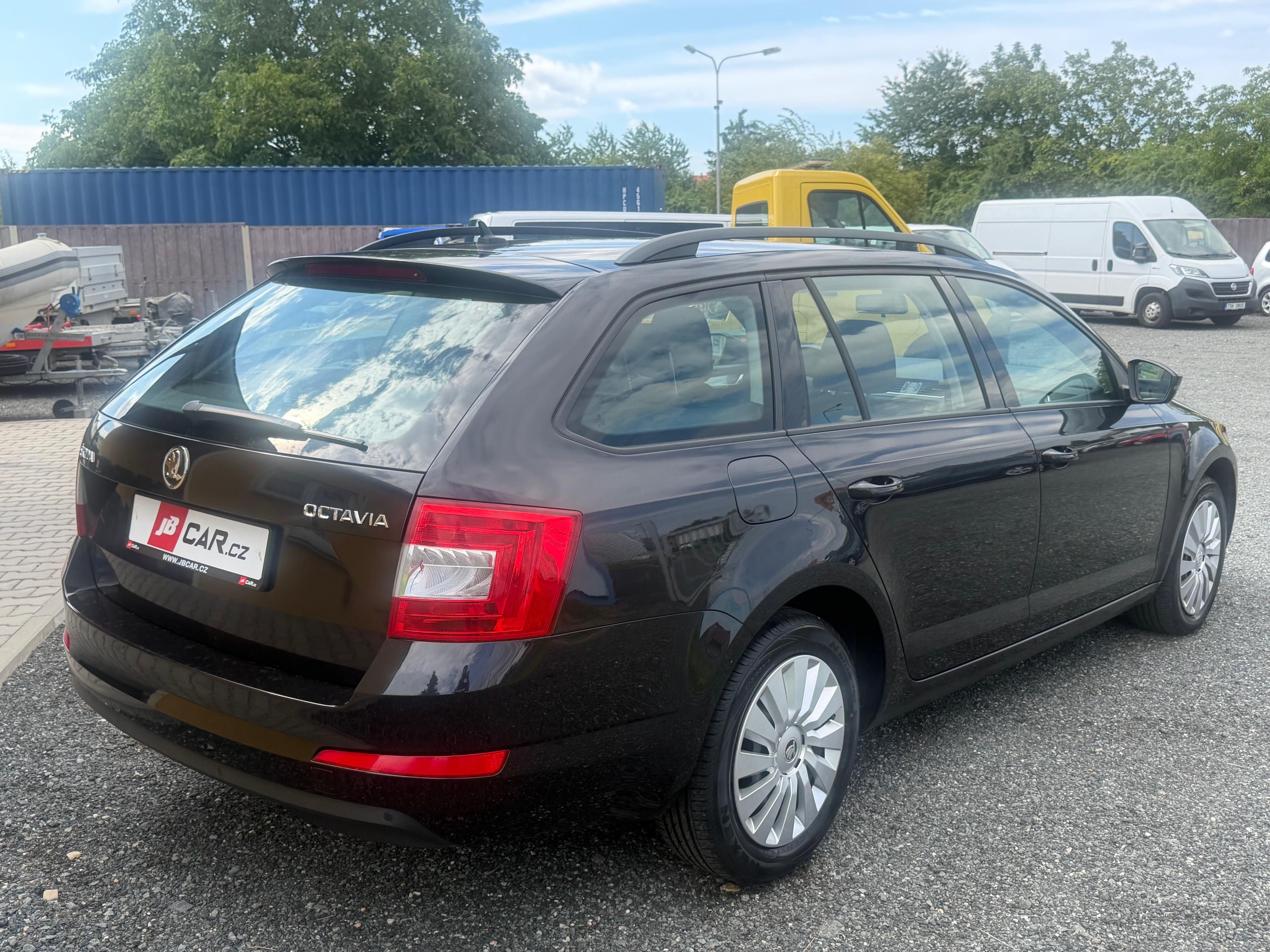 Škoda Octavia, 2.0 TDI 110KW DSG 1.MAJITEL - fotka 2