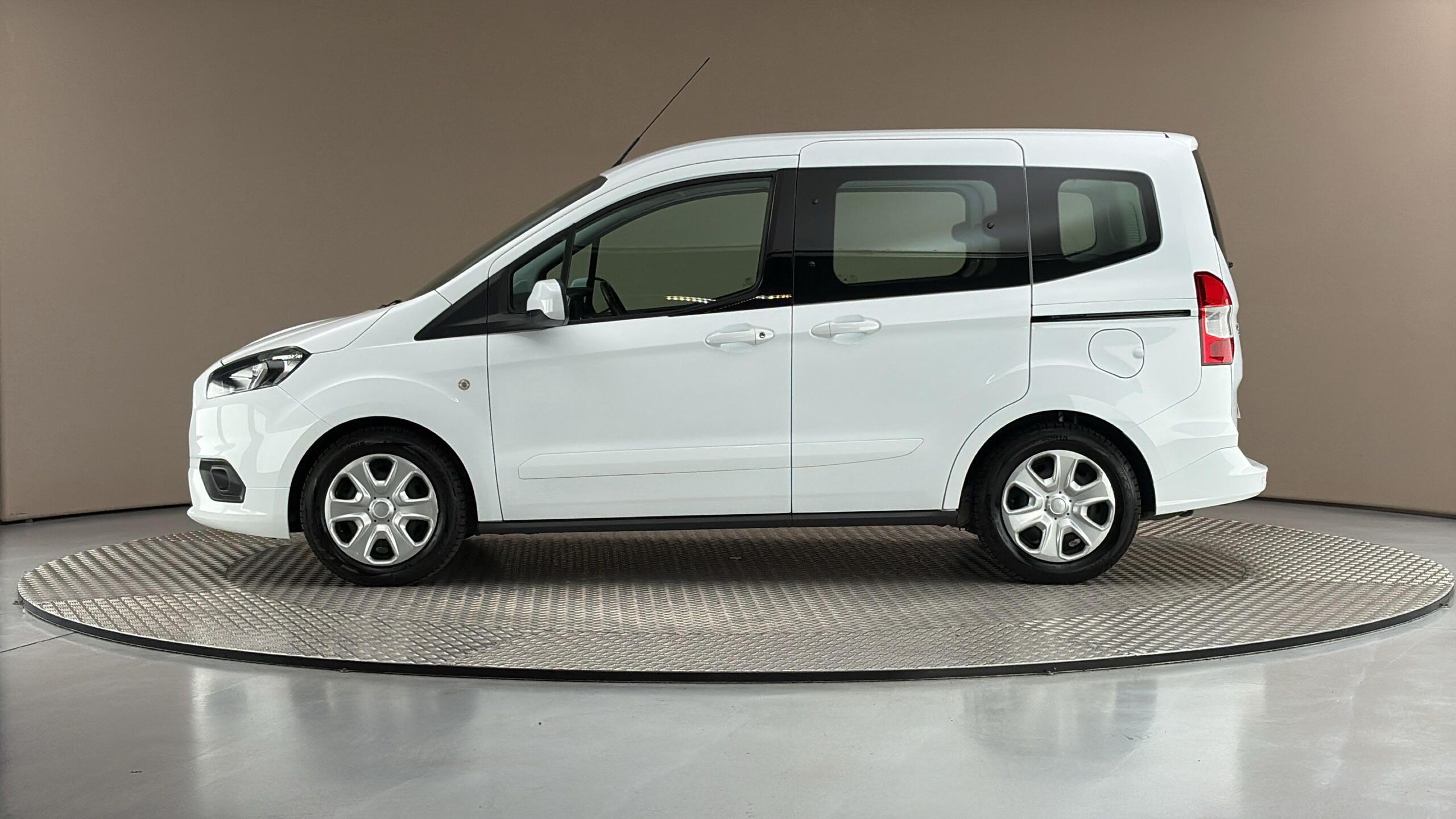 Ford Tourneo Courier, 1.5 TDCI Trend - fotka 4