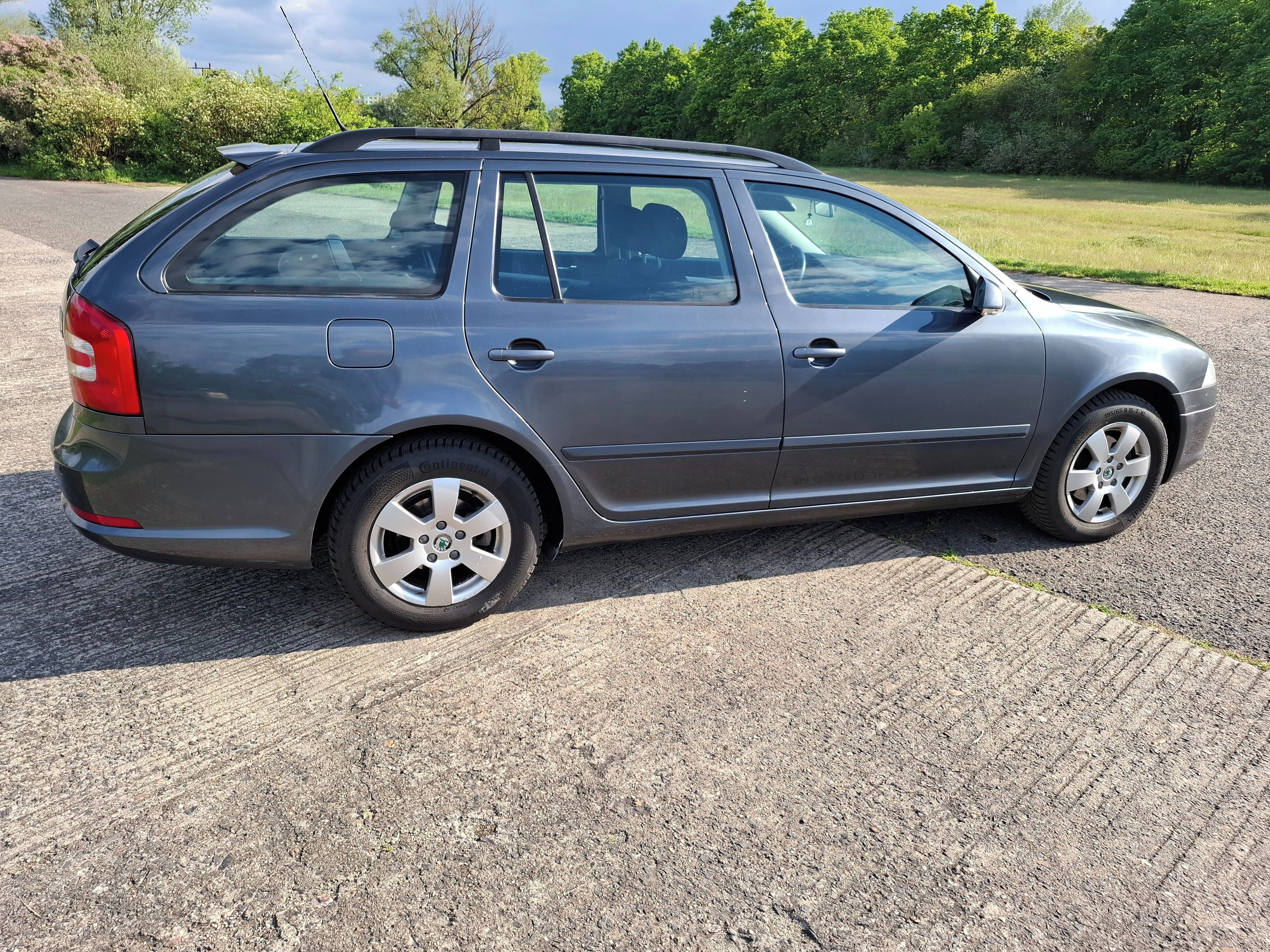 Škoda Octavia, Octavia 2 Sport 2.0 TDI kombi - fotka 6