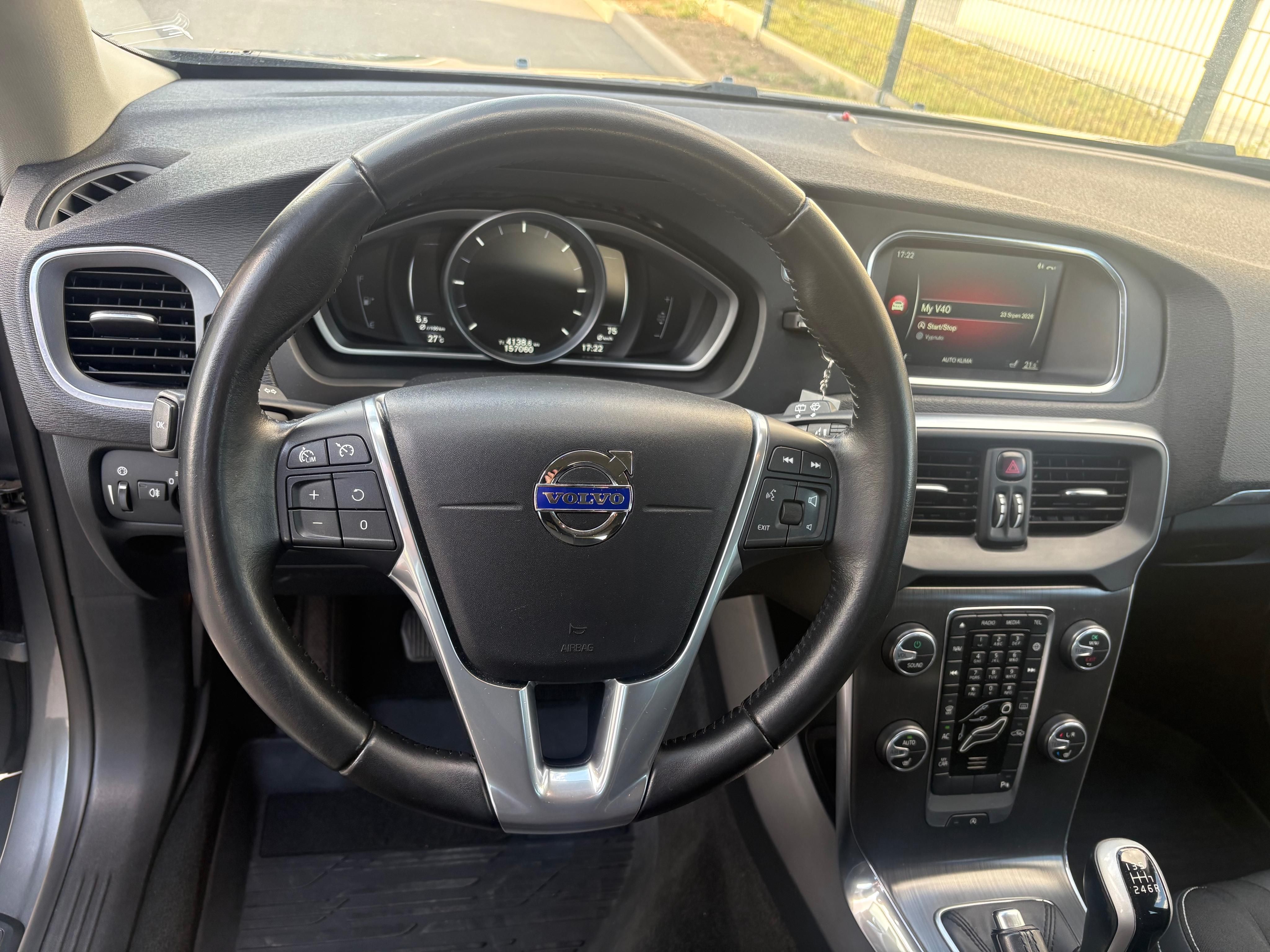 Volvo V40, D2 88kw - xenon, servisováno - fotka 3