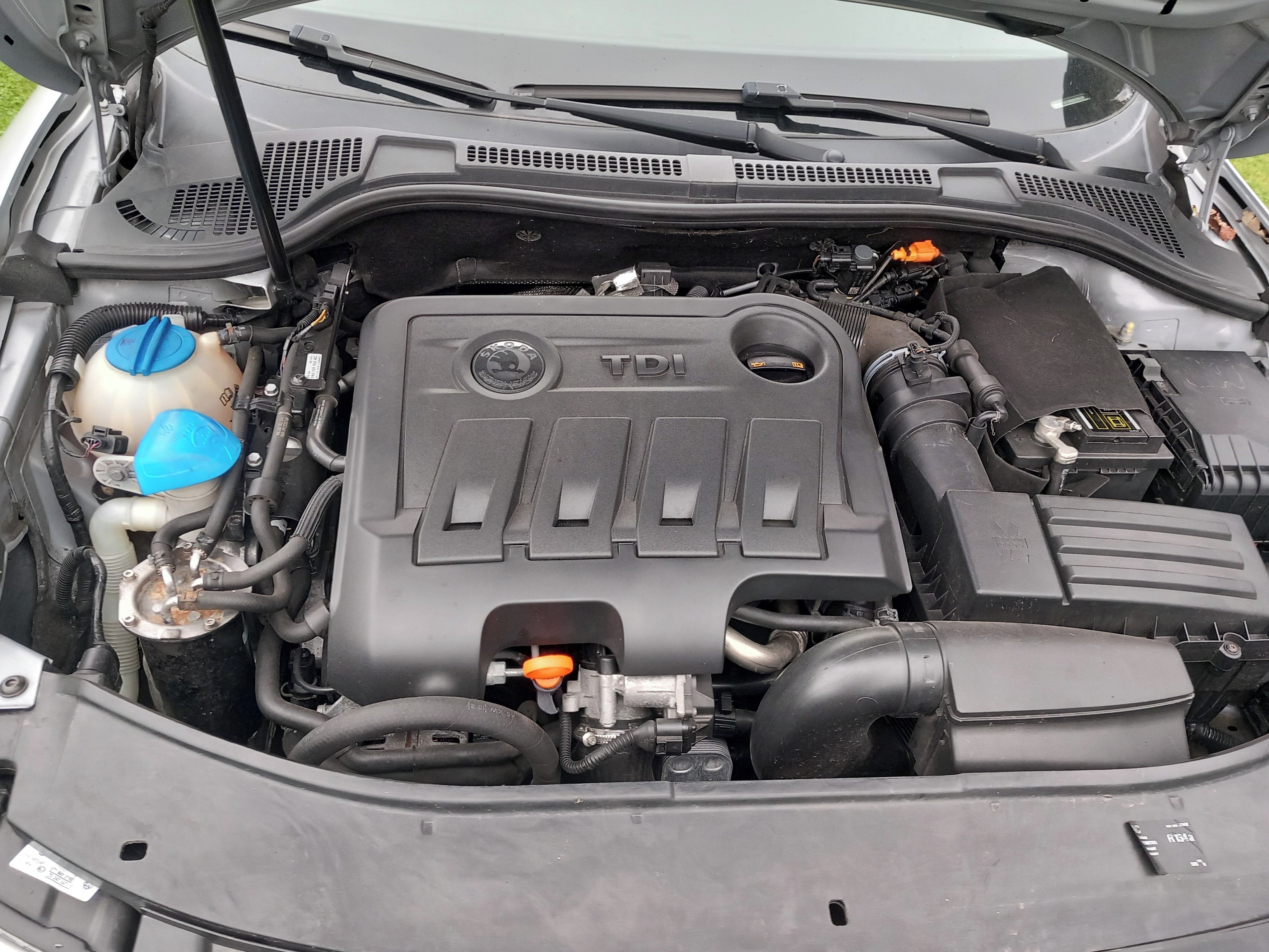 Škoda Superb, Superb 2,0tdi bez investic - fotka 4