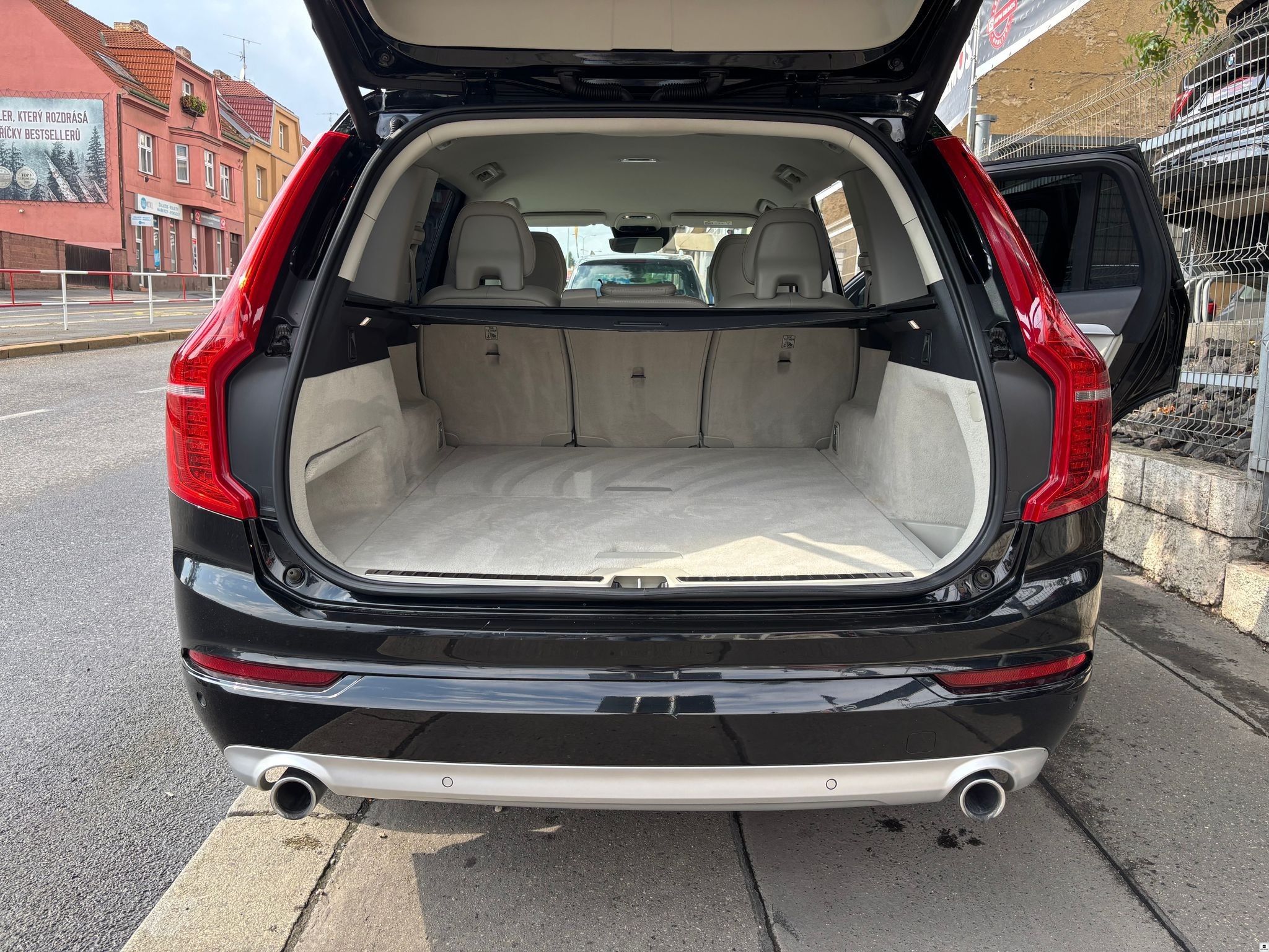 Volvo XC90, D5/2019/MOMENTUM.DPH.ZÁRUKA 12 - fotka 5