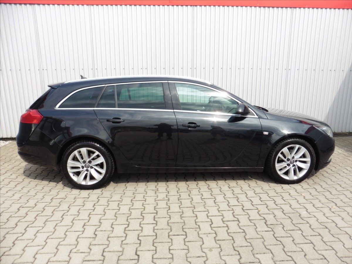 Opel Insignia, 2,0   Cosmo Sports Tourer - fotka 6