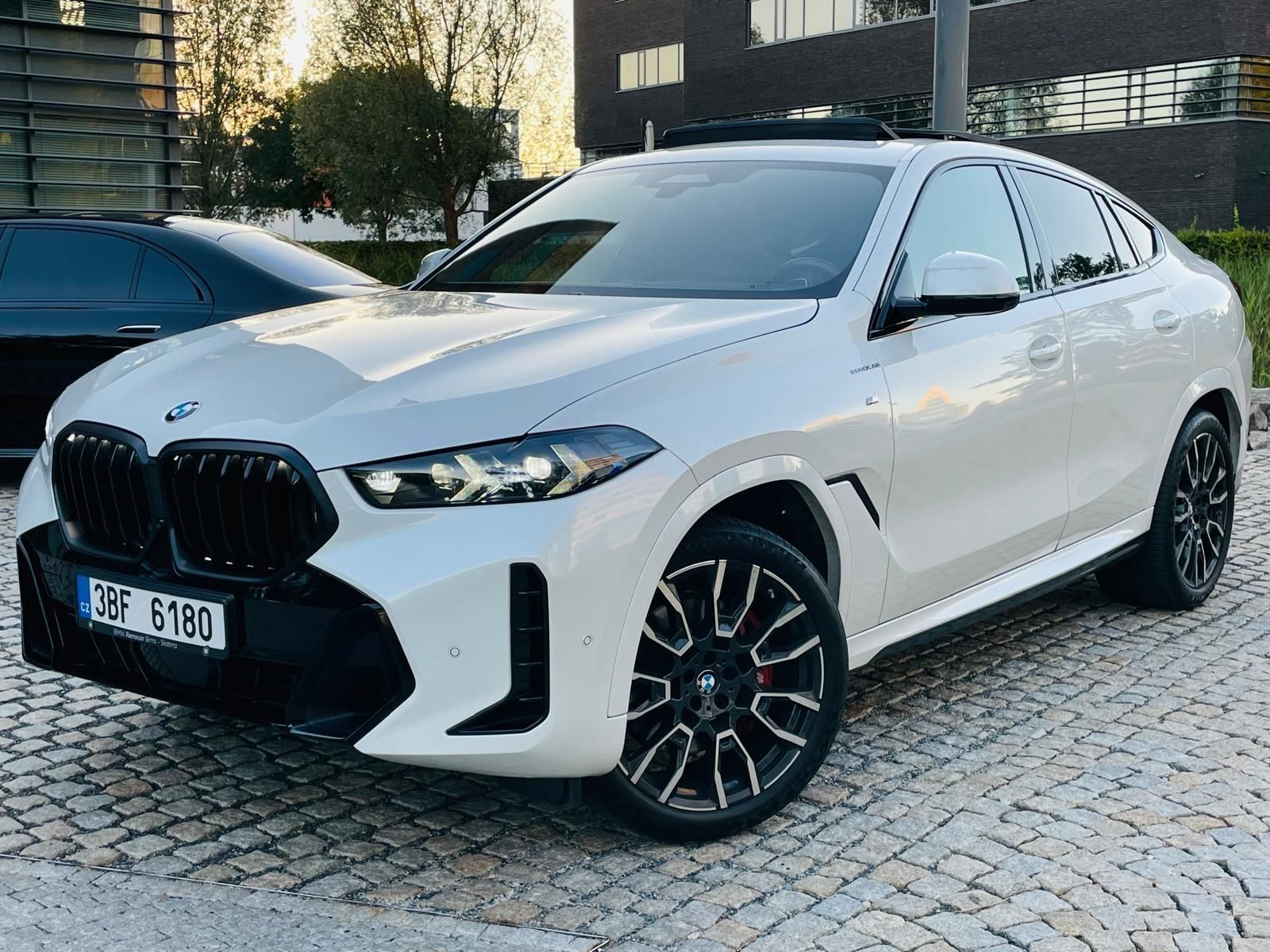 BMW X6, 40D MSPORT 4x4 SERVISKA TAŽNÉ - fotka 2